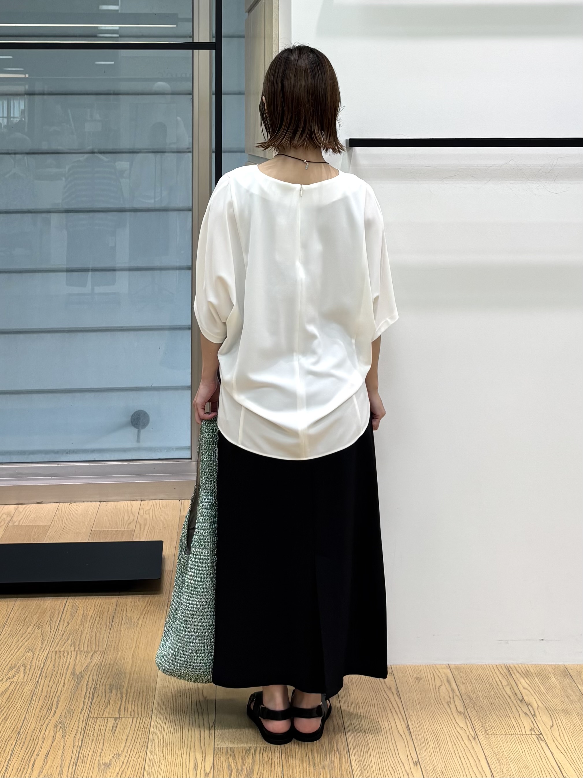 asamiさんの「INDIVI｜【体型＆二の腕カバー/着る日傘】ドルマントップス」を使ったコーディネート