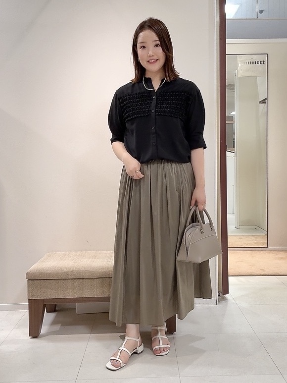 YUIさんの「UNTITLED｜【接触冷感/通気性/洗える】フロントフリルブラウス」を使ったコーディネート