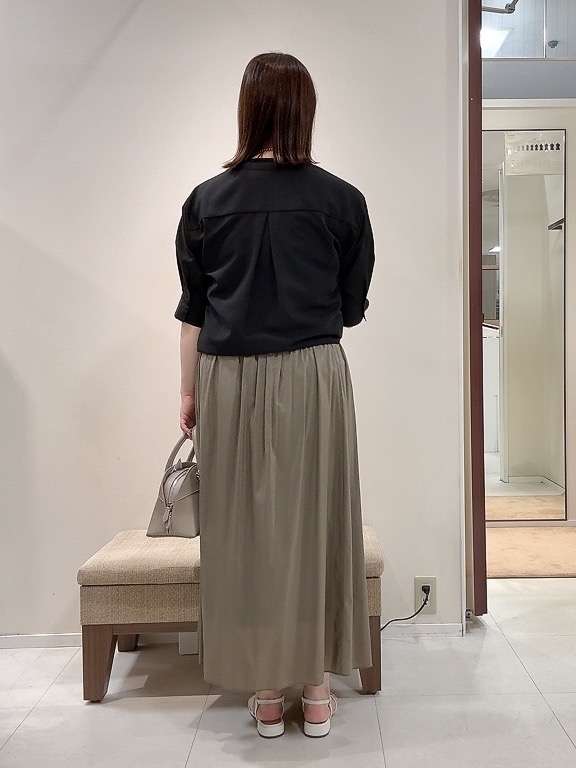 YUIさんの「UNTITLED｜【接触冷感/通気性/洗える】フロントフリルブラウス」を使ったコーディネート