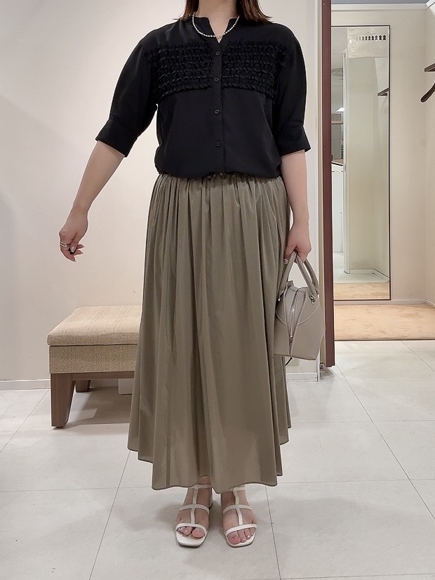 YUIさんの「UNTITLED｜【接触冷感/通気性/洗える】フロントフリルブラウス」を使ったコーディネート
