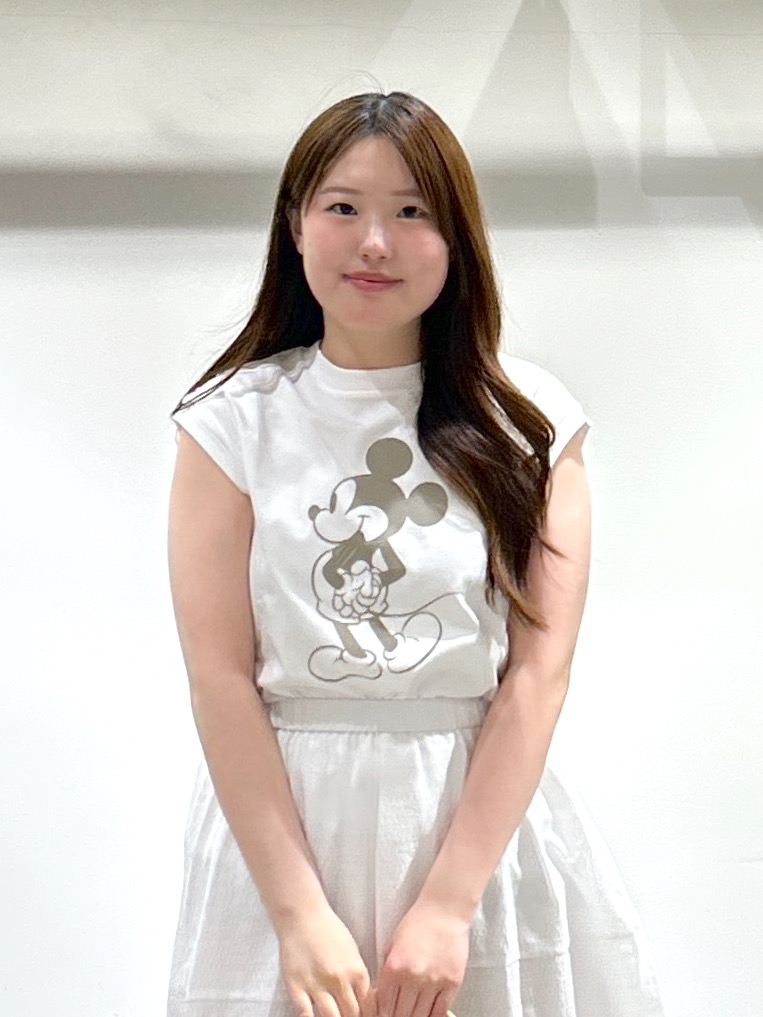 sayaさんの「OPAQUE.CLIP｜「Mickey Mouse」フロッキープリント フレンチスリーブTシャツ《洗濯機OK》」を使ったコーディネート