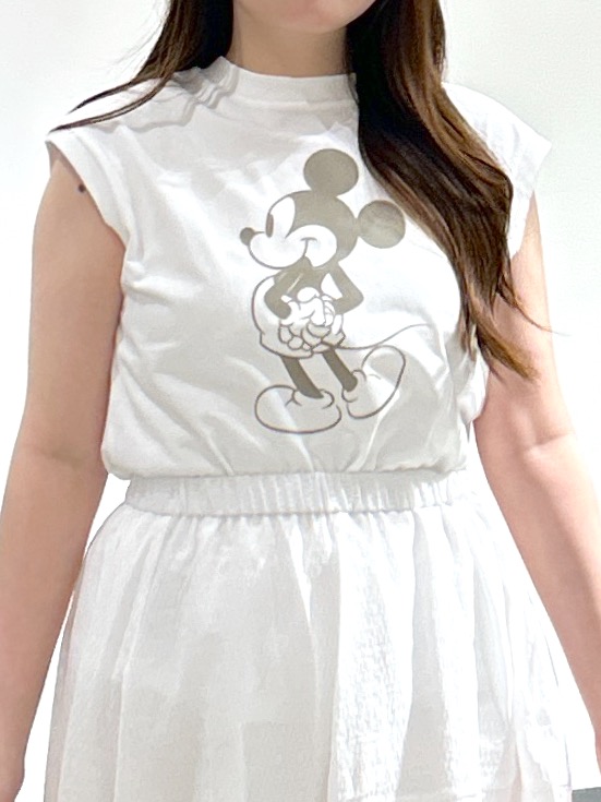 sayaさんの「OPAQUE.CLIP｜「Mickey Mouse」フロッキープリント フレンチスリーブTシャツ《洗濯機OK》」を使ったコーディネート