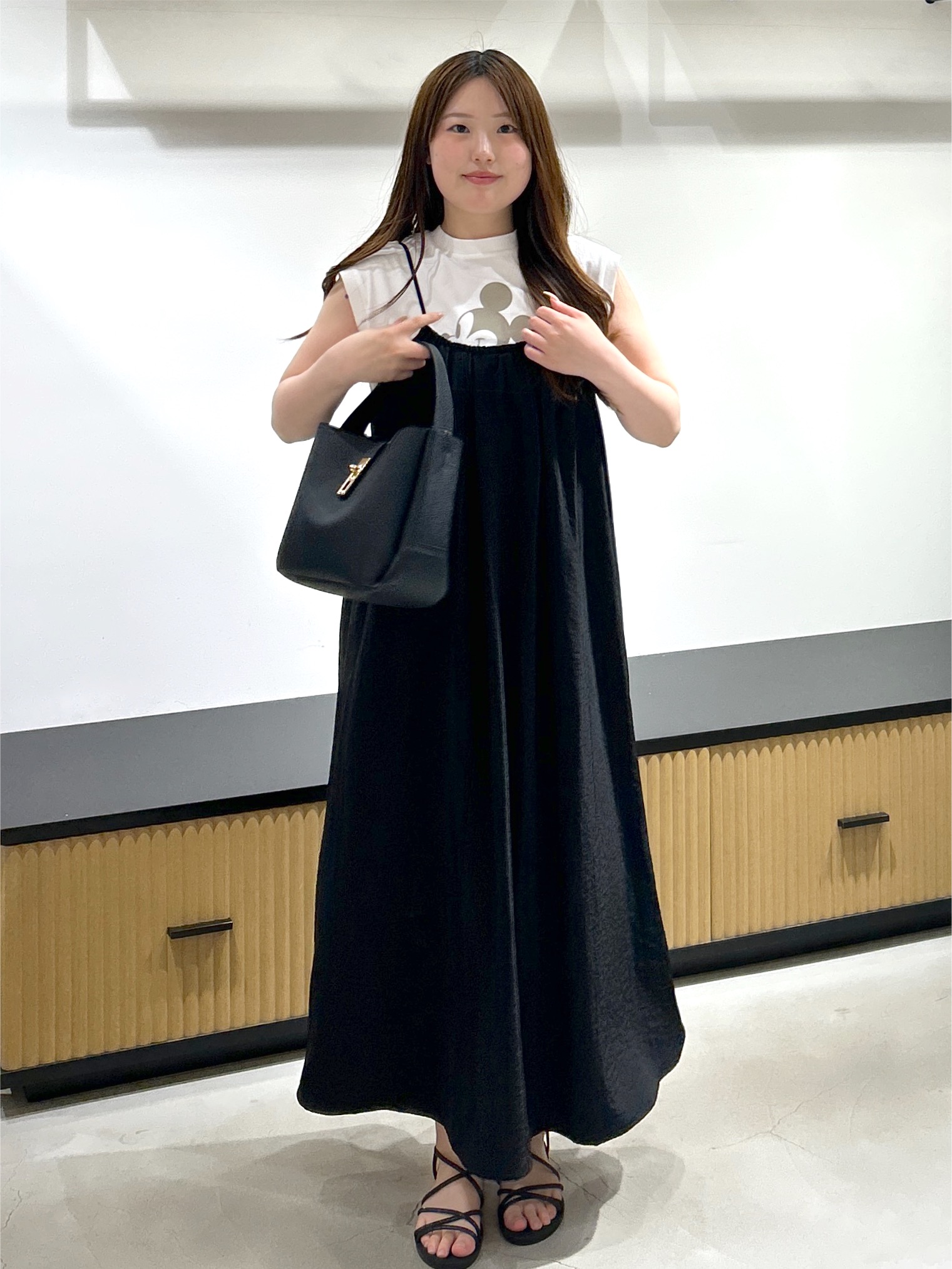 sayaさんの「OPAQUE.CLIP｜「Mickey Mouse」フロッキープリント フレンチスリーブTシャツ《洗濯機OK》」を使ったコーディネート