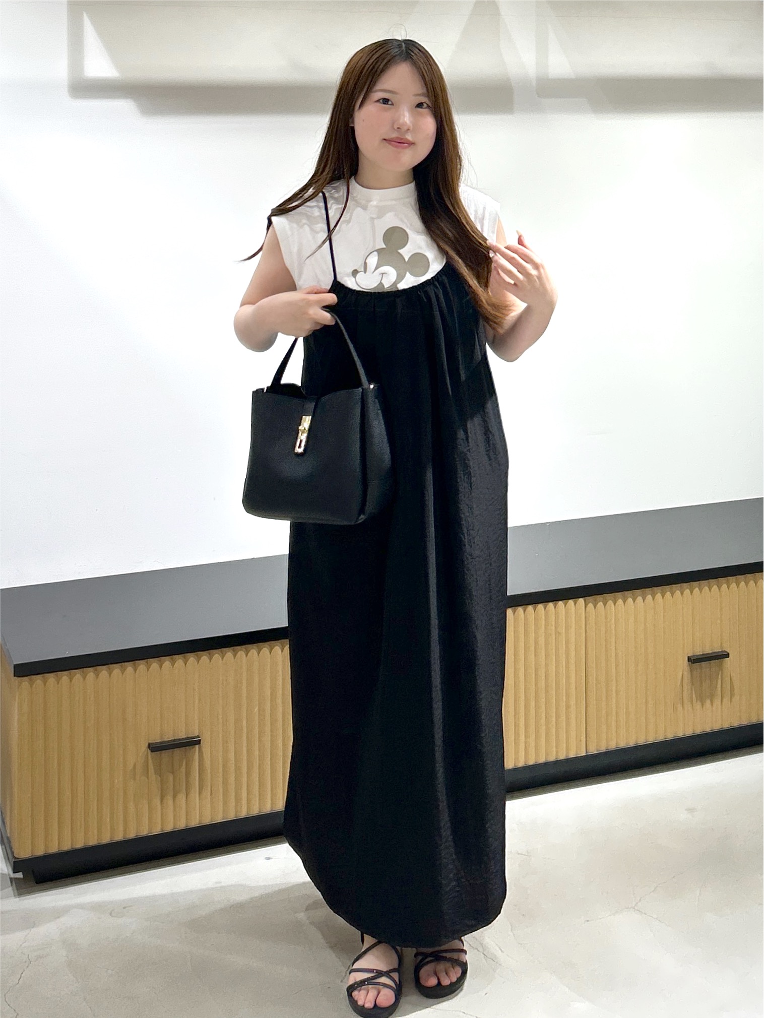 sayaさんの「OPAQUE.CLIP｜「Mickey Mouse」フロッキープリント フレンチスリーブTシャツ《洗濯機OK》」を使ったコーディネート