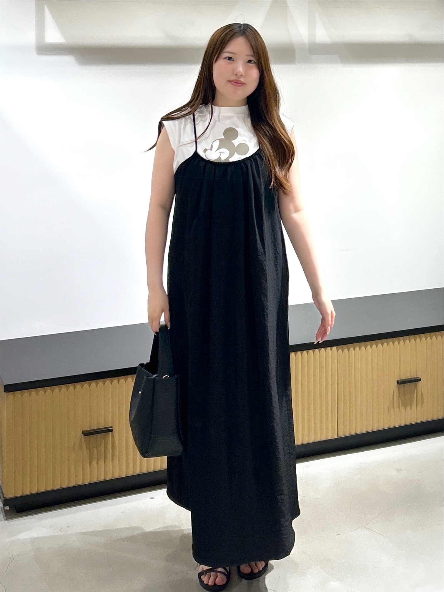 sayaさんの「OPAQUE.CLIP｜「Mickey Mouse」フロッキープリント フレンチスリーブTシャツ《洗濯機OK》」を使ったコーディネート