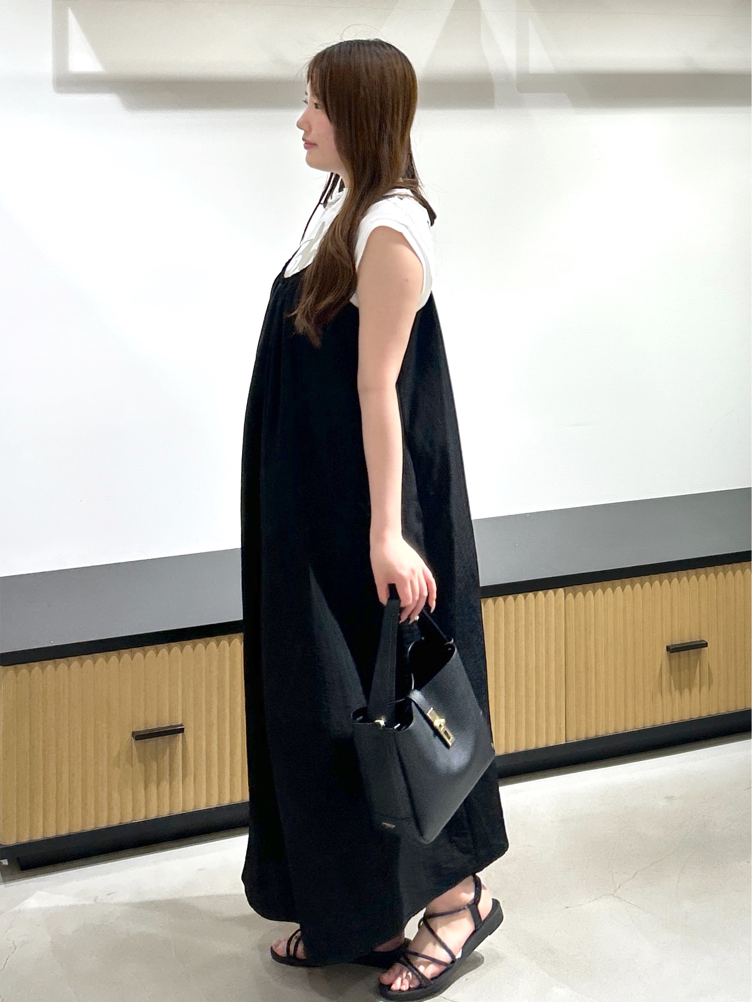 sayaさんの「OPAQUE.CLIP｜「Mickey Mouse」フロッキープリント フレンチスリーブTシャツ《洗濯機OK》」を使ったコーディネート