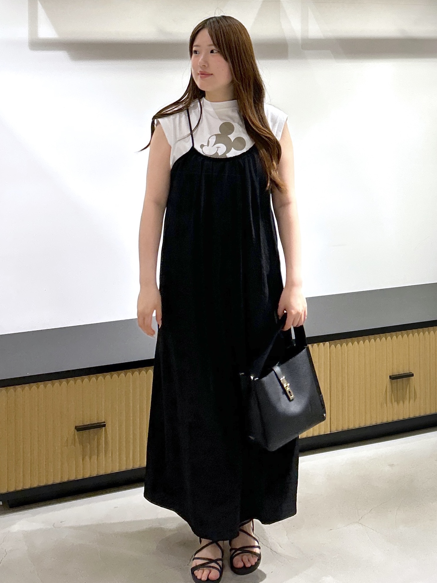 sayaさんの「OPAQUE.CLIP｜「Mickey Mouse」フロッキープリント フレンチスリーブTシャツ《洗濯機OK》」を使ったコーディネート