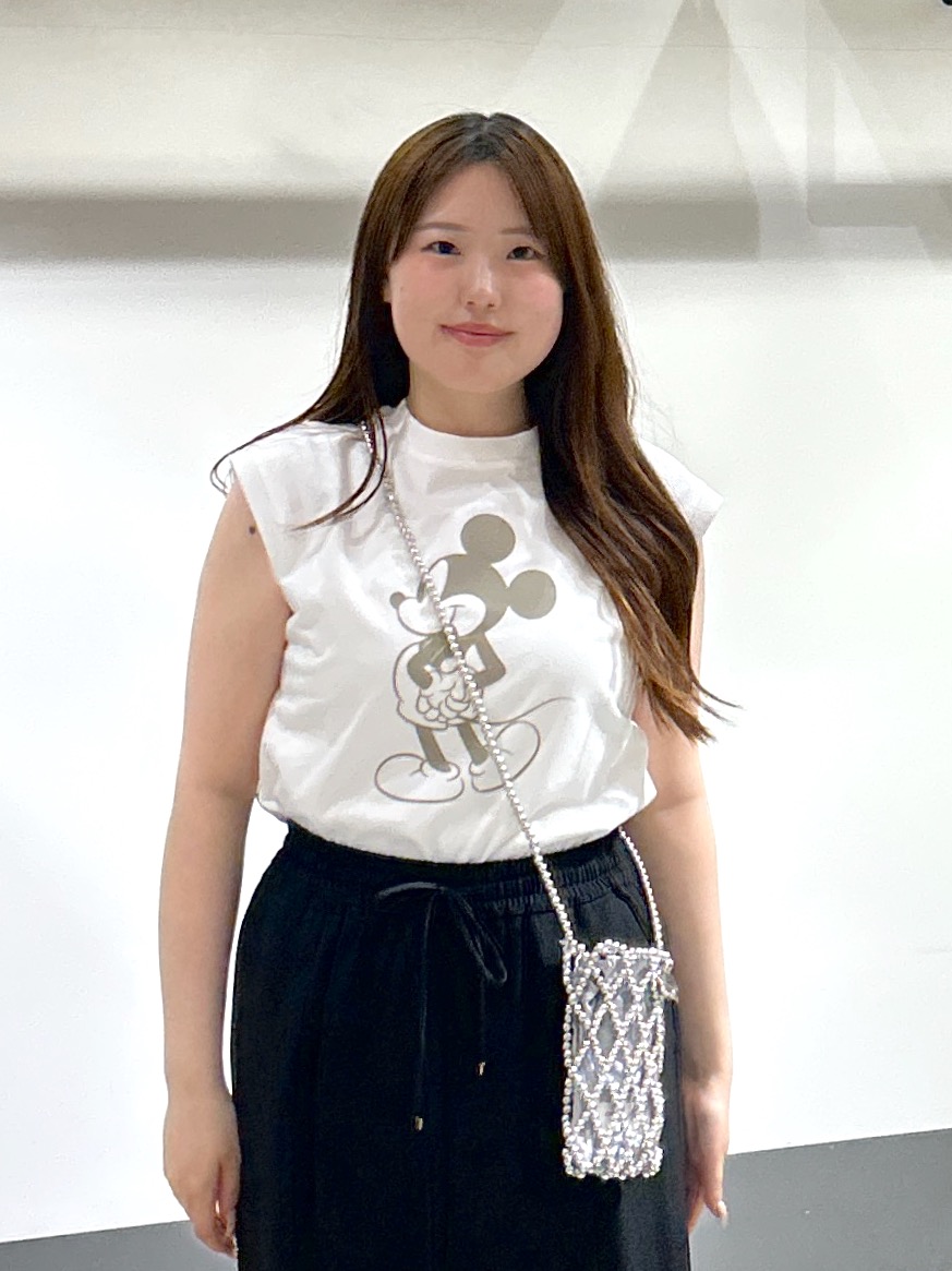 sayaさんの「OPAQUE.CLIP｜「Mickey Mouse」フロッキープリント フレンチスリーブTシャツ《洗濯機OK》」を使ったコーディネート