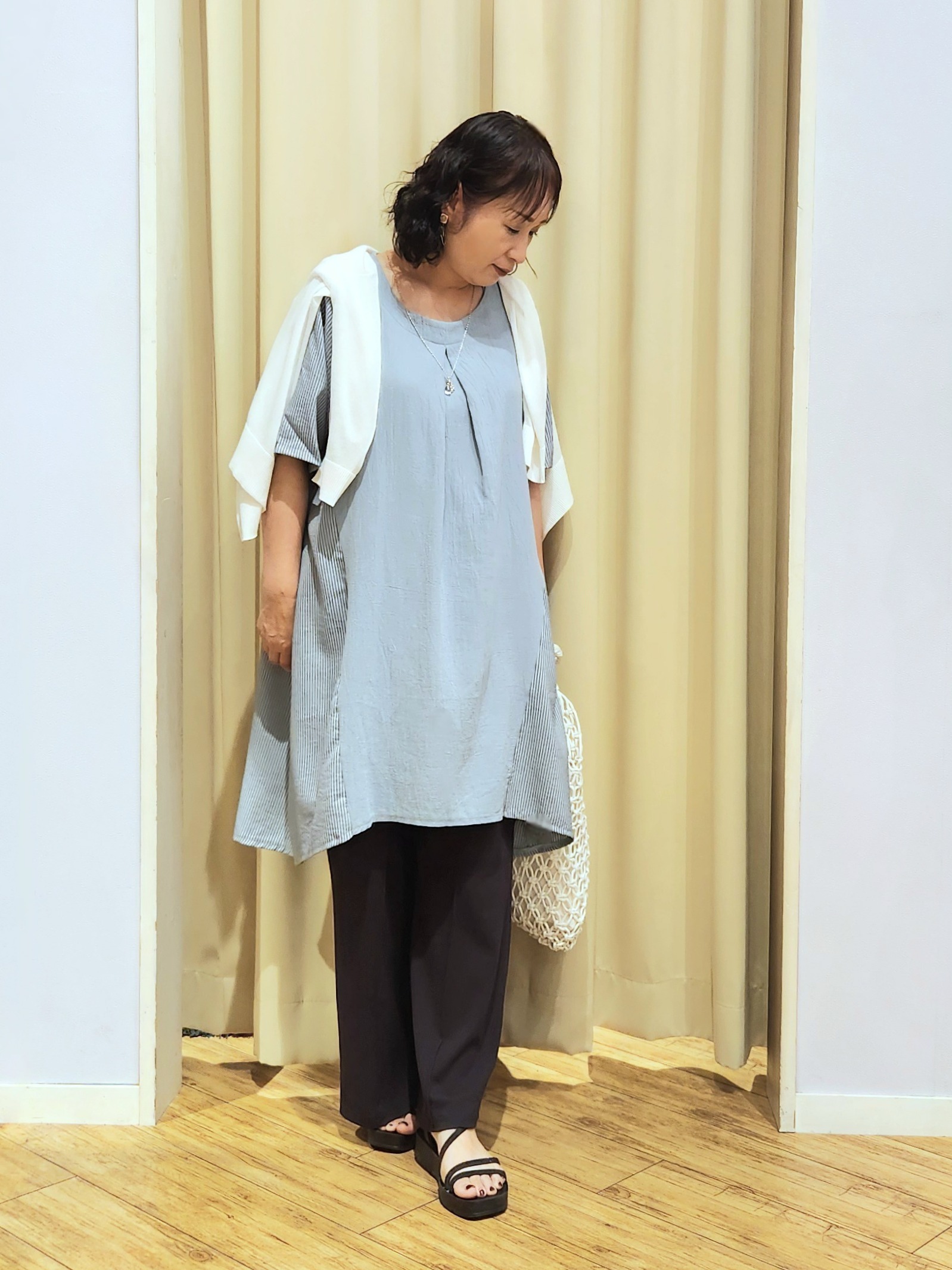 くまさんの「SHOO･LA･RUE｜【洗濯機可/体型カバー】上から着るだけ 異素材切替 Aラインチュニックワンピース」を使ったコーディネート