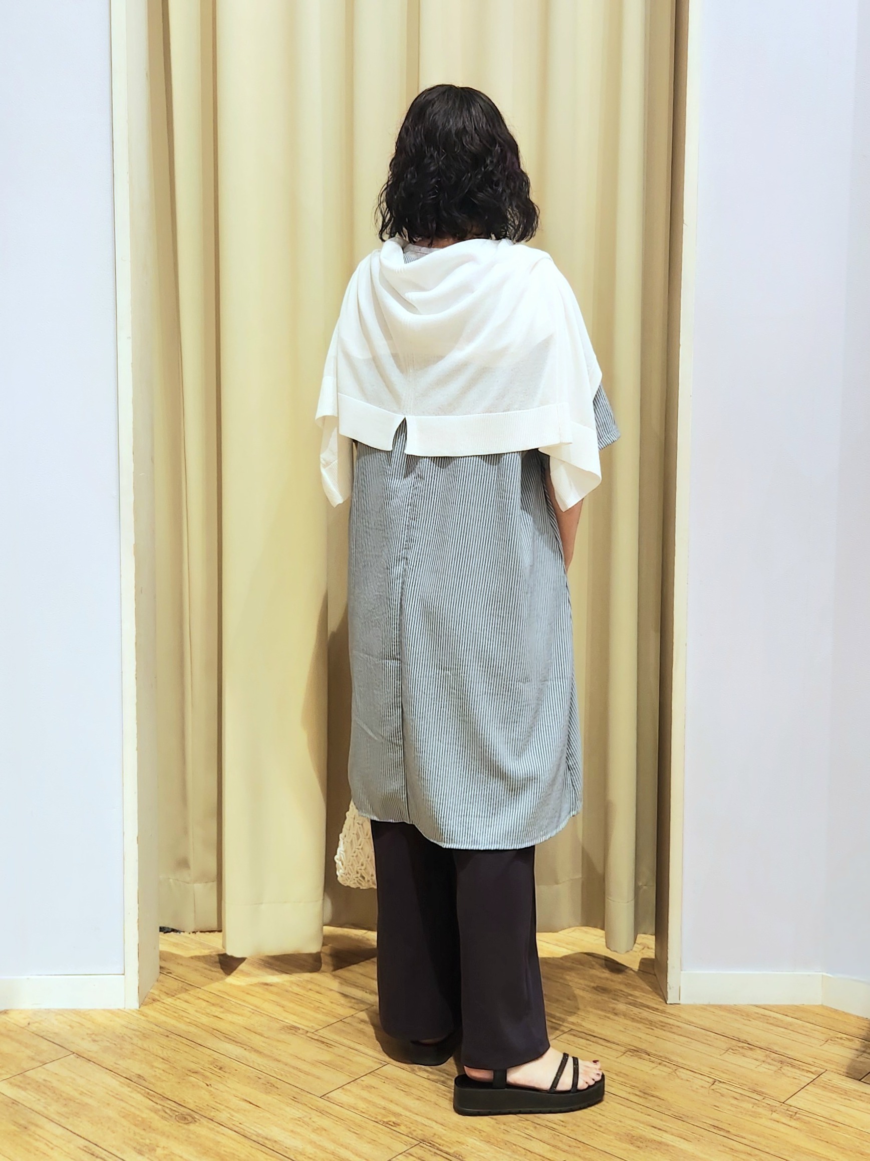 くまさんの「SHOO･LA･RUE｜【洗濯機可/体型カバー】上から着るだけ 異素材切替 Aラインチュニックワンピース」を使ったコーディネート