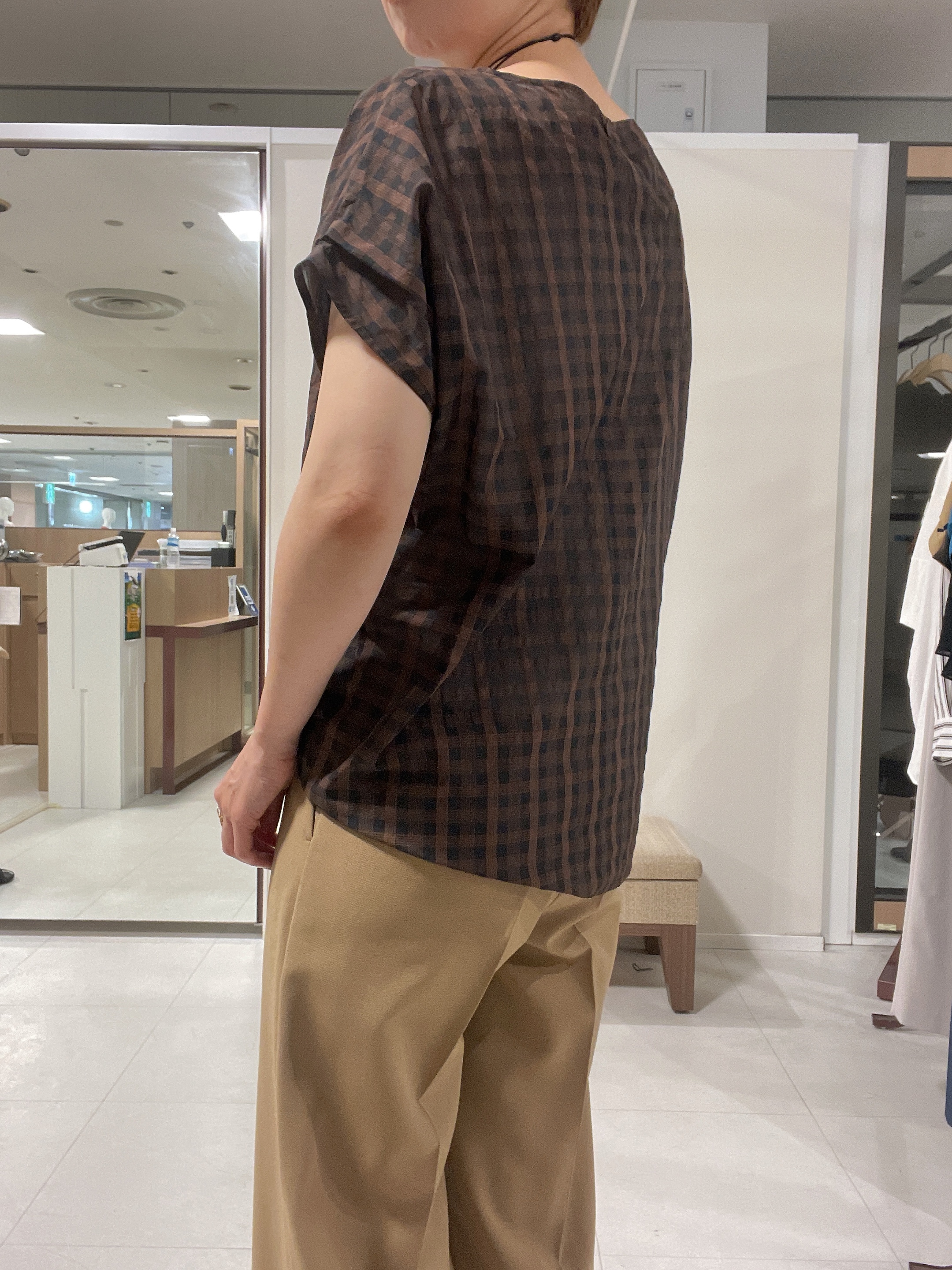 IWAMOさんの「UNTITLED｜【秋めきシャツ/体型カバー】シアーチェックブラウス」を使ったコーディネート