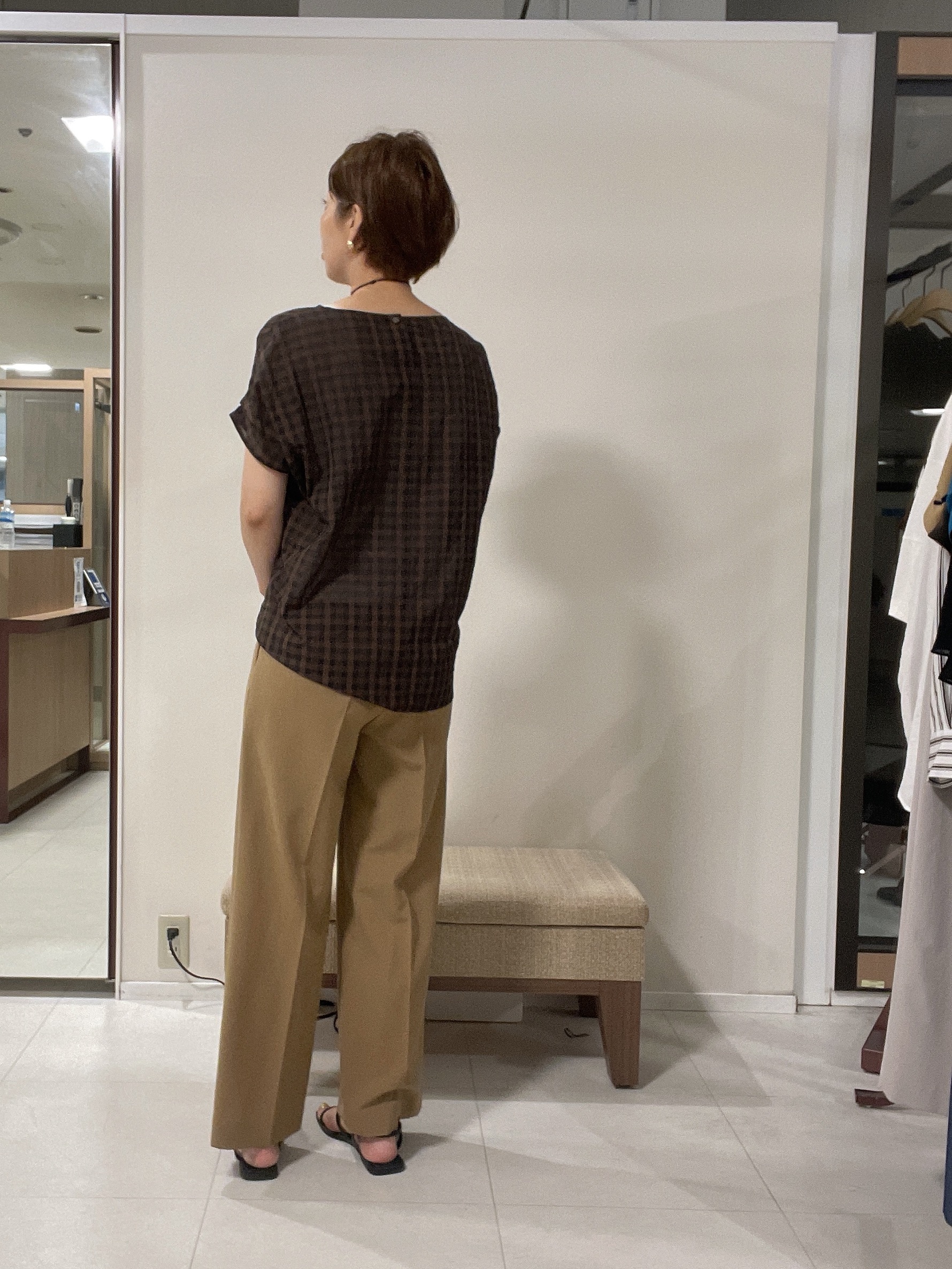 IWAMOさんの「UNTITLED｜【秋めきシャツ/体型カバー】シアーチェックブラウス」を使ったコーディネート