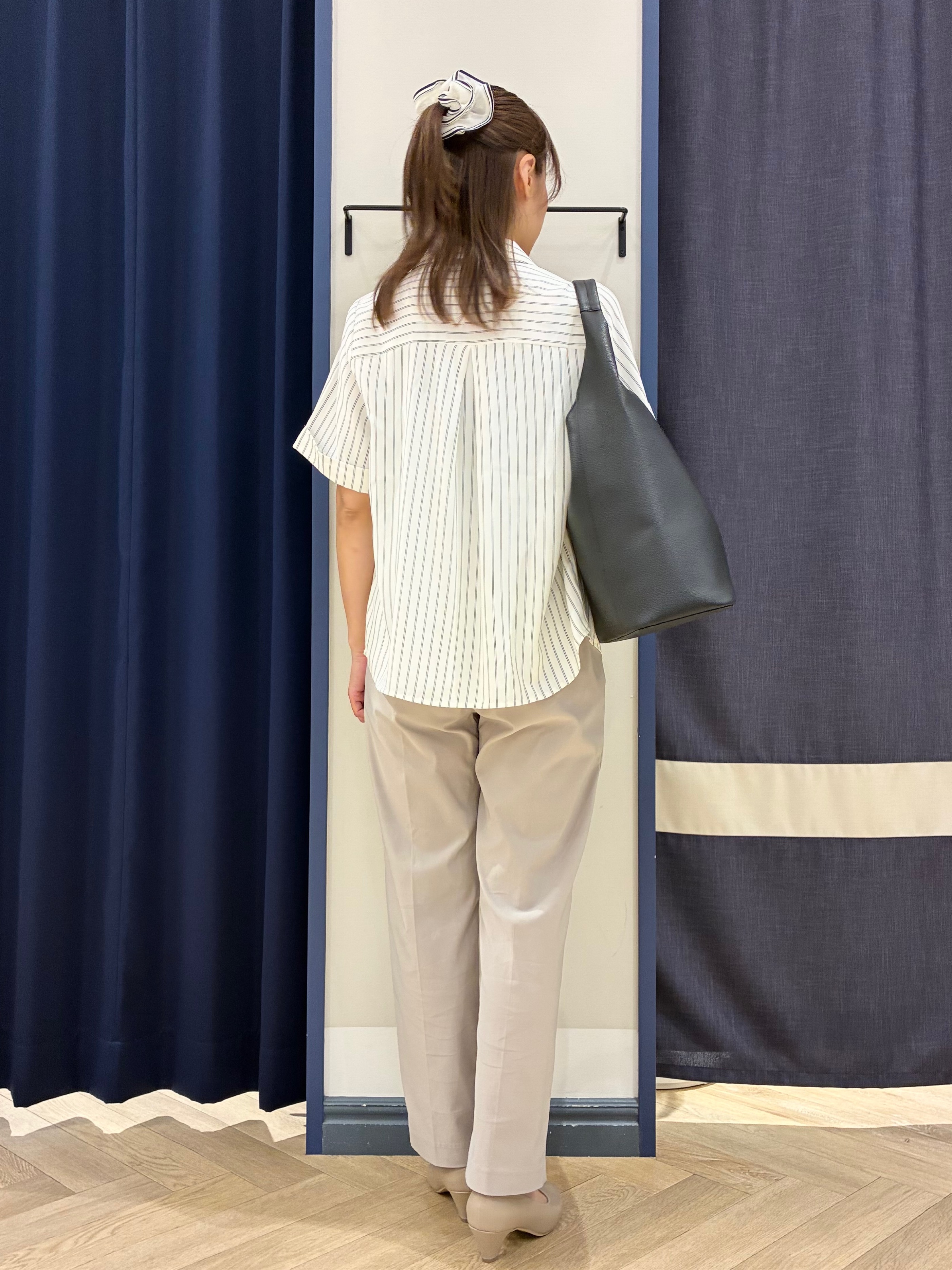 Orikaさんの「grove｜【洗える】チャーム付きマルチWAYボウタイブラウス」を使ったコーディネート