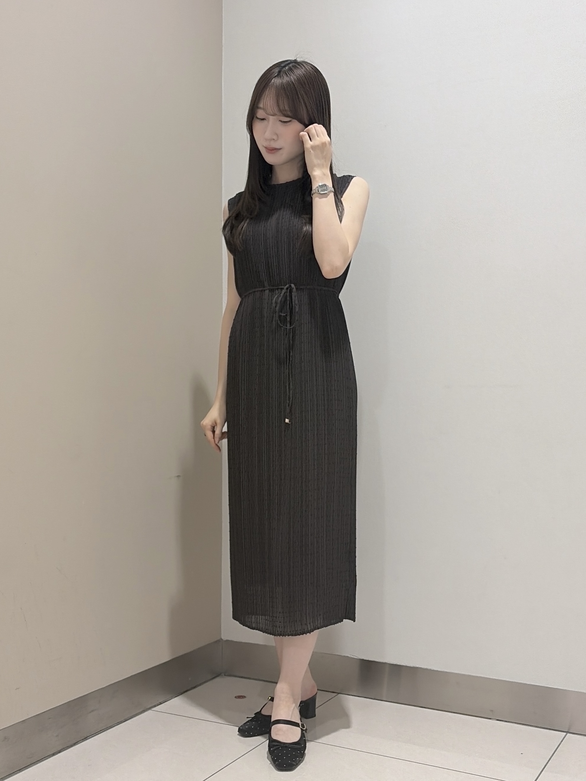 岡田美詩さんの「UNTITLED｜【華やか/シアー感】ドットジャガードワンピース」を使ったコーディネート