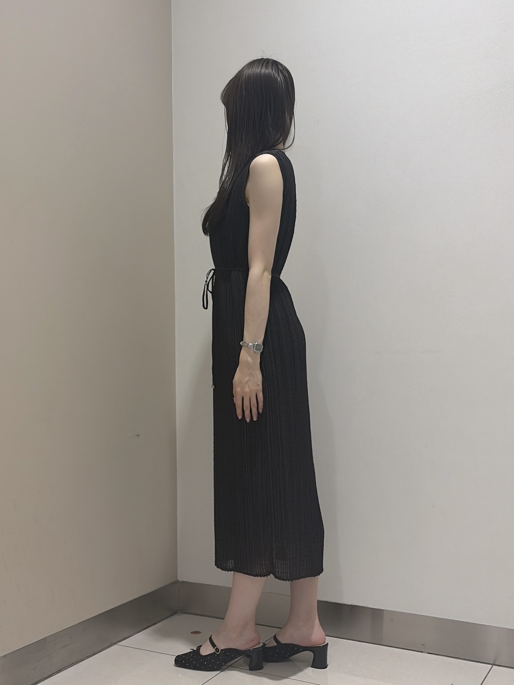 岡田美詩さんの「UNTITLED｜【華やか/シアー感】ドットジャガードワンピース」を使ったコーディネート