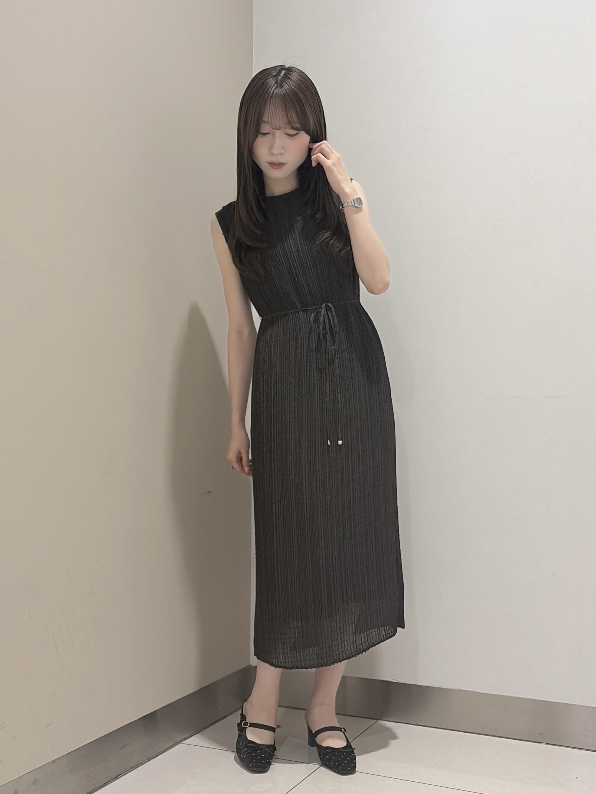 岡田美詩さんの「UNTITLED｜【華やか/シアー感】ドットジャガードワンピース」を使ったコーディネート