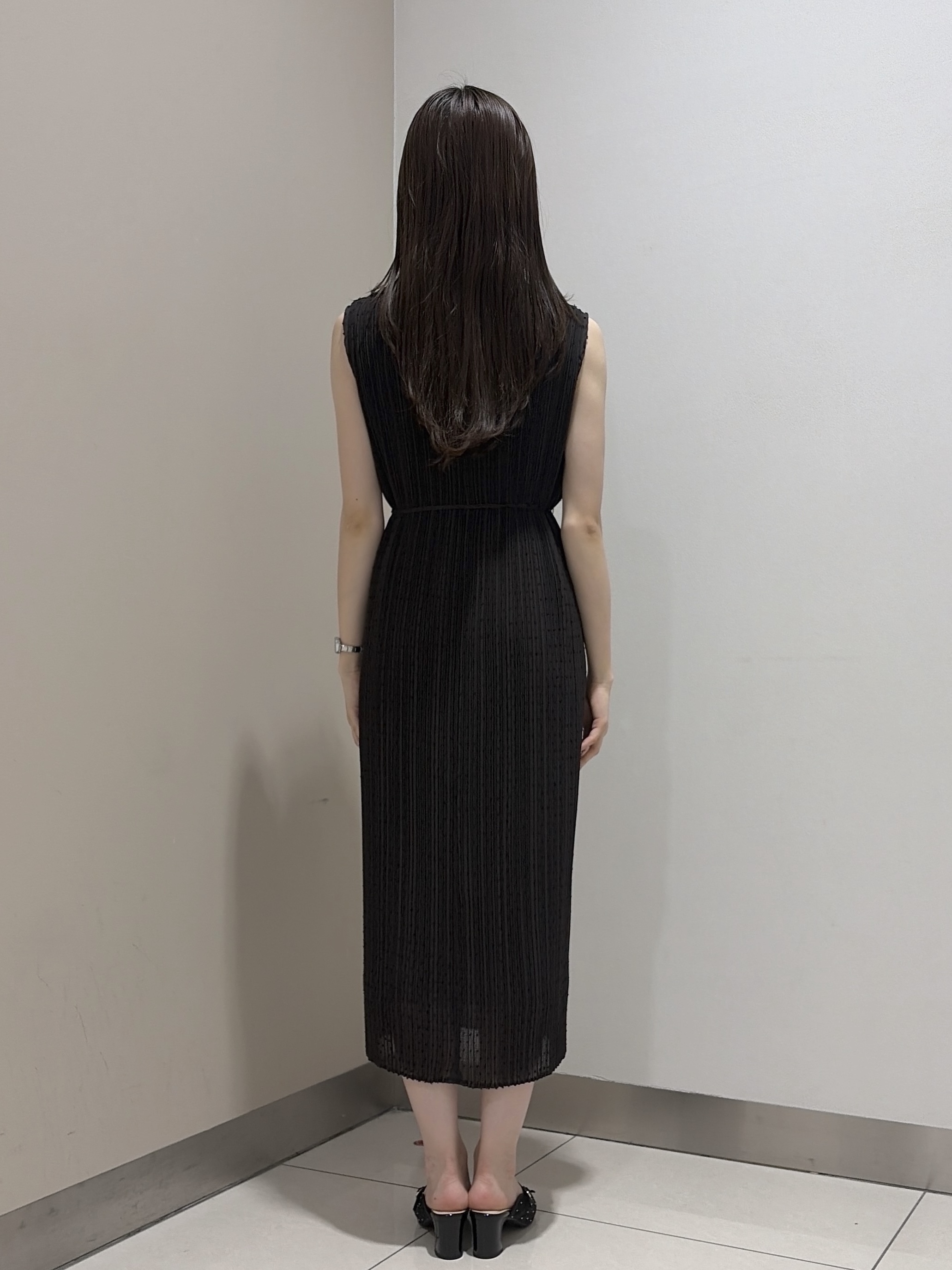岡田美詩さんの「UNTITLED｜【華やか/シアー感】ドットジャガードワンピース」を使ったコーディネート