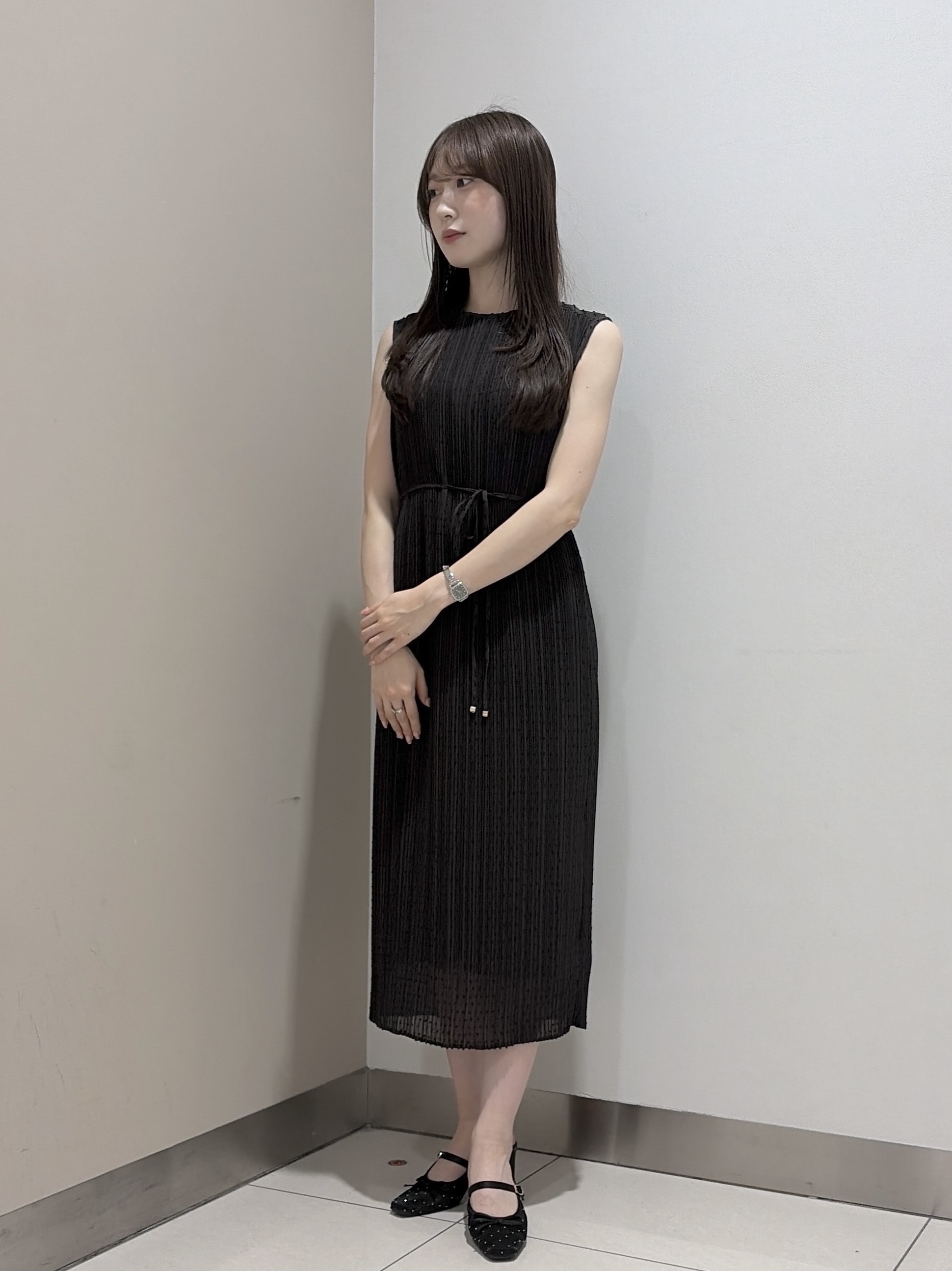 岡田美詩さんの「UNTITLED｜【華やか/シアー感】ドットジャガードワンピース」を使ったコーディネート