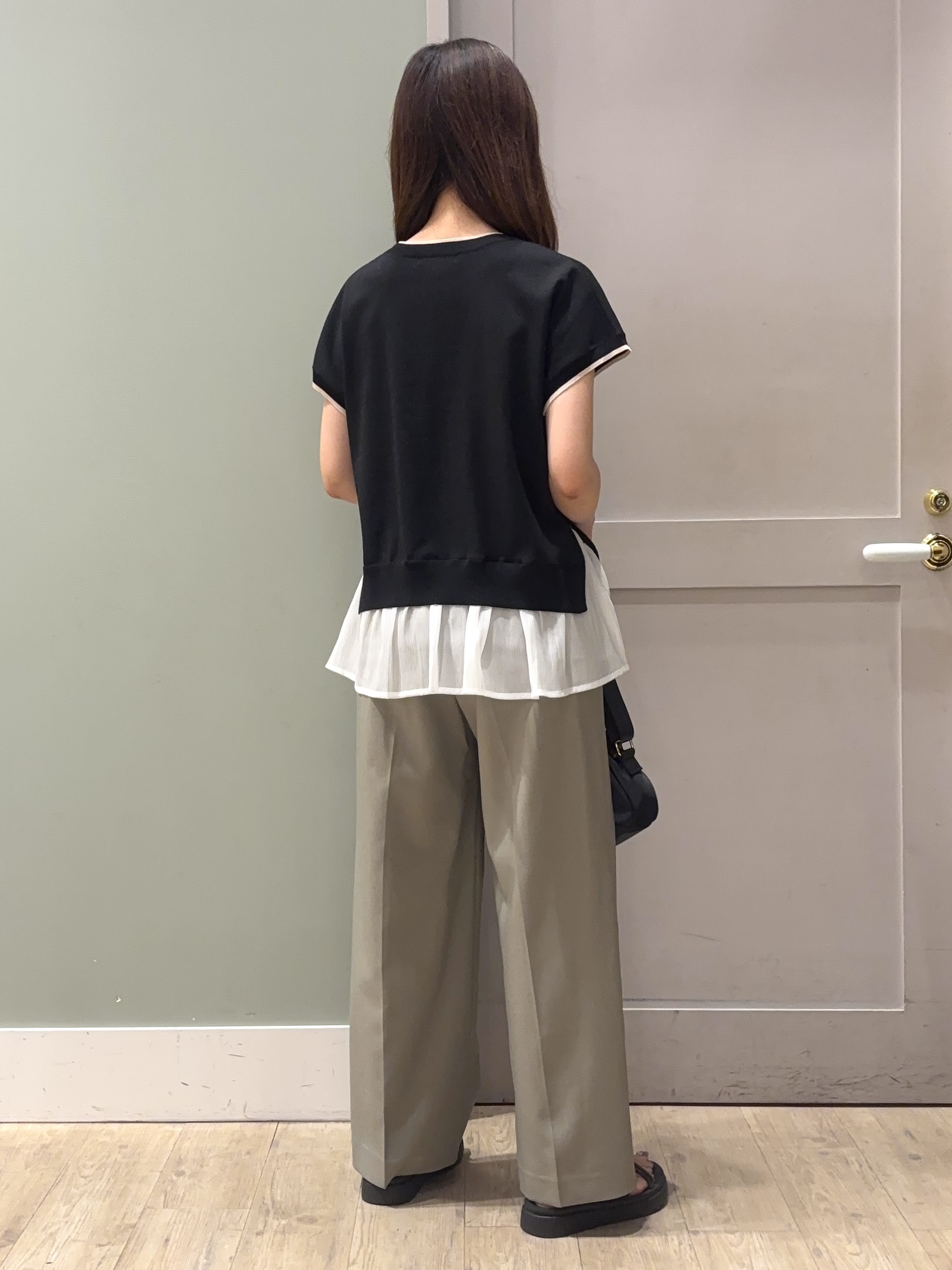 しばみさんの「grove｜人気デザインが夏verで登場！【体型カバー】裾レイヤードニット」を使ったコーディネート
