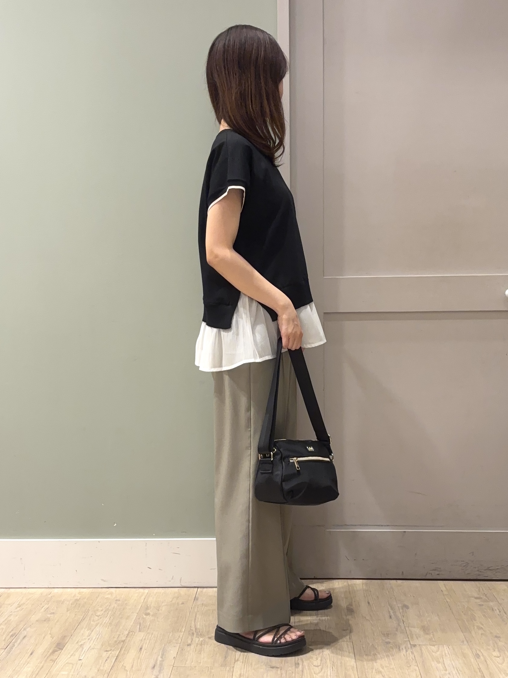 しばみさんの「grove｜人気デザインが夏verで登場！【体型カバー】裾レイヤードニット」を使ったコーディネート