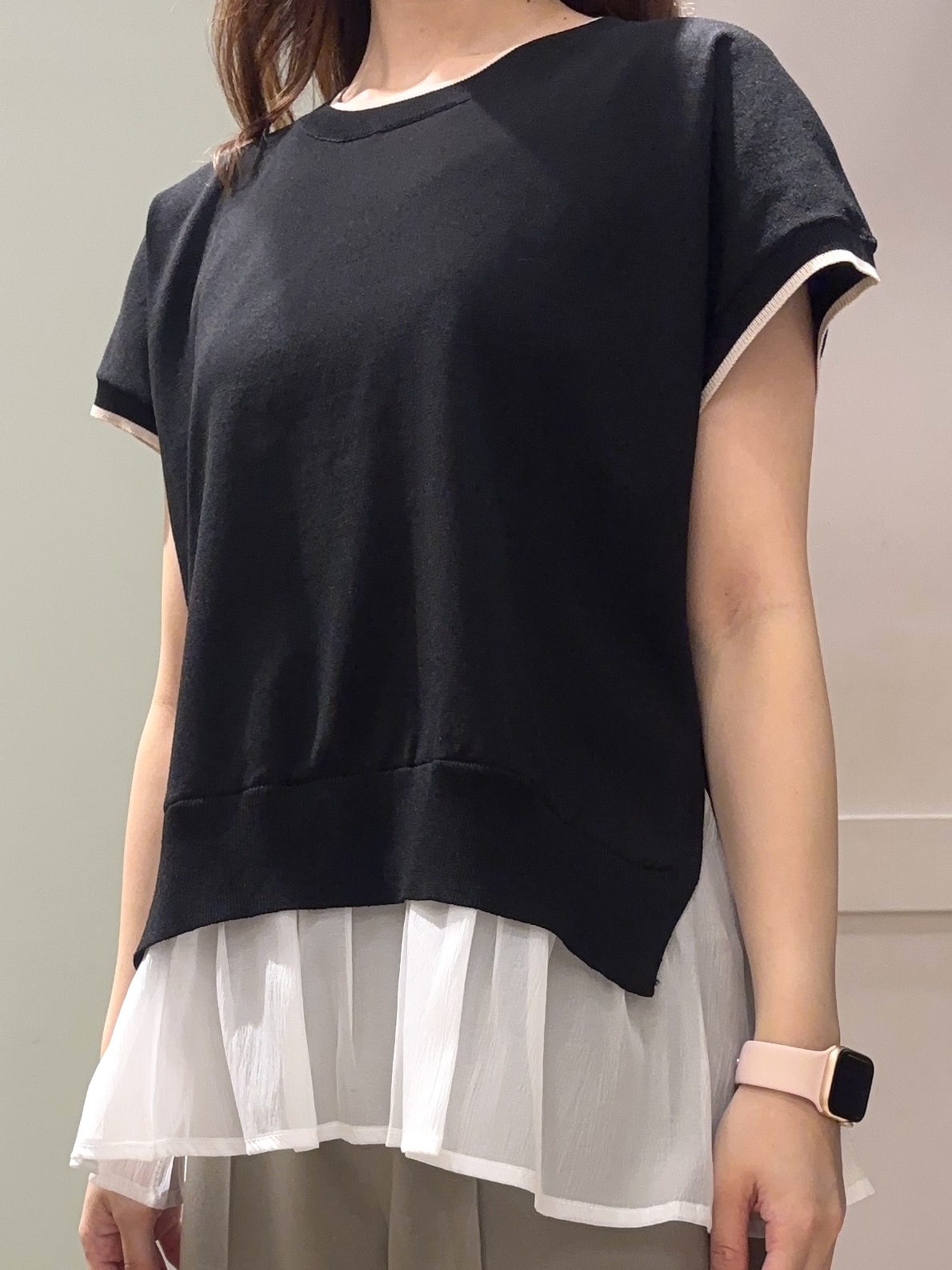 しばみさんの「grove｜人気デザインが夏verで登場！【体型カバー】裾レイヤードニット」を使ったコーディネート