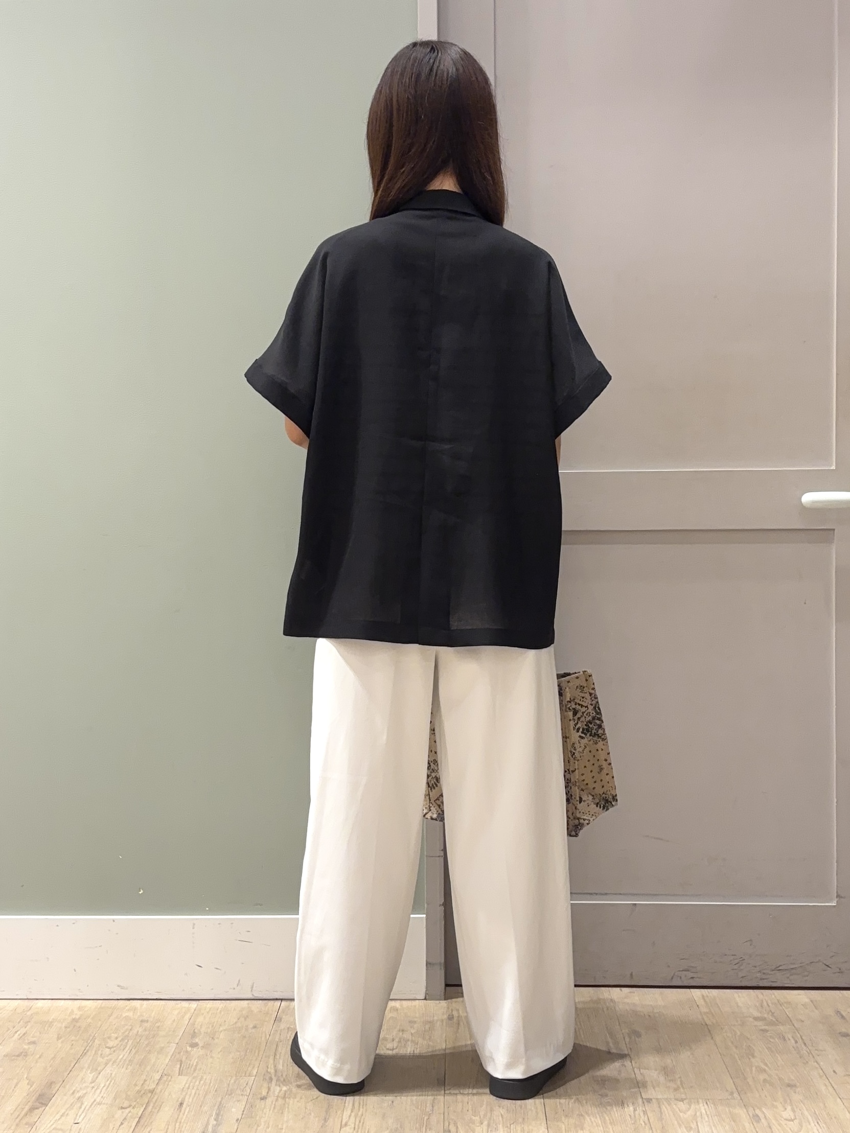 しばみさんの「grove｜【洗濯機OK/SETUP可】シワになりにくいハーフスリーブジャケット」を使ったコーディネート