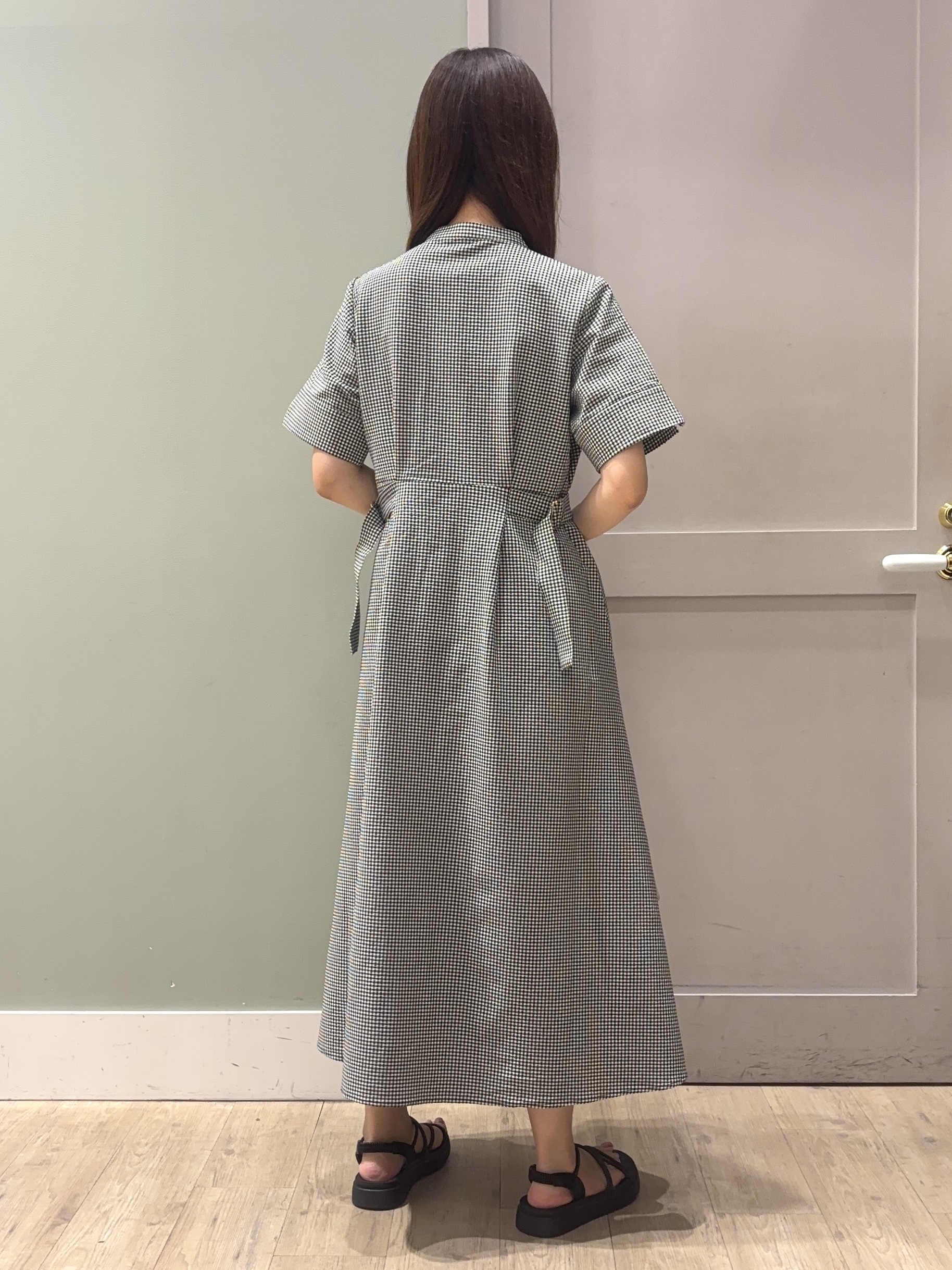 しばみさんの「grove｜【低身長さんも選べる着丈/UV・シワになりにくいetc】涼やかさも、きちんとも叶うワンピース」を使ったコーディネート