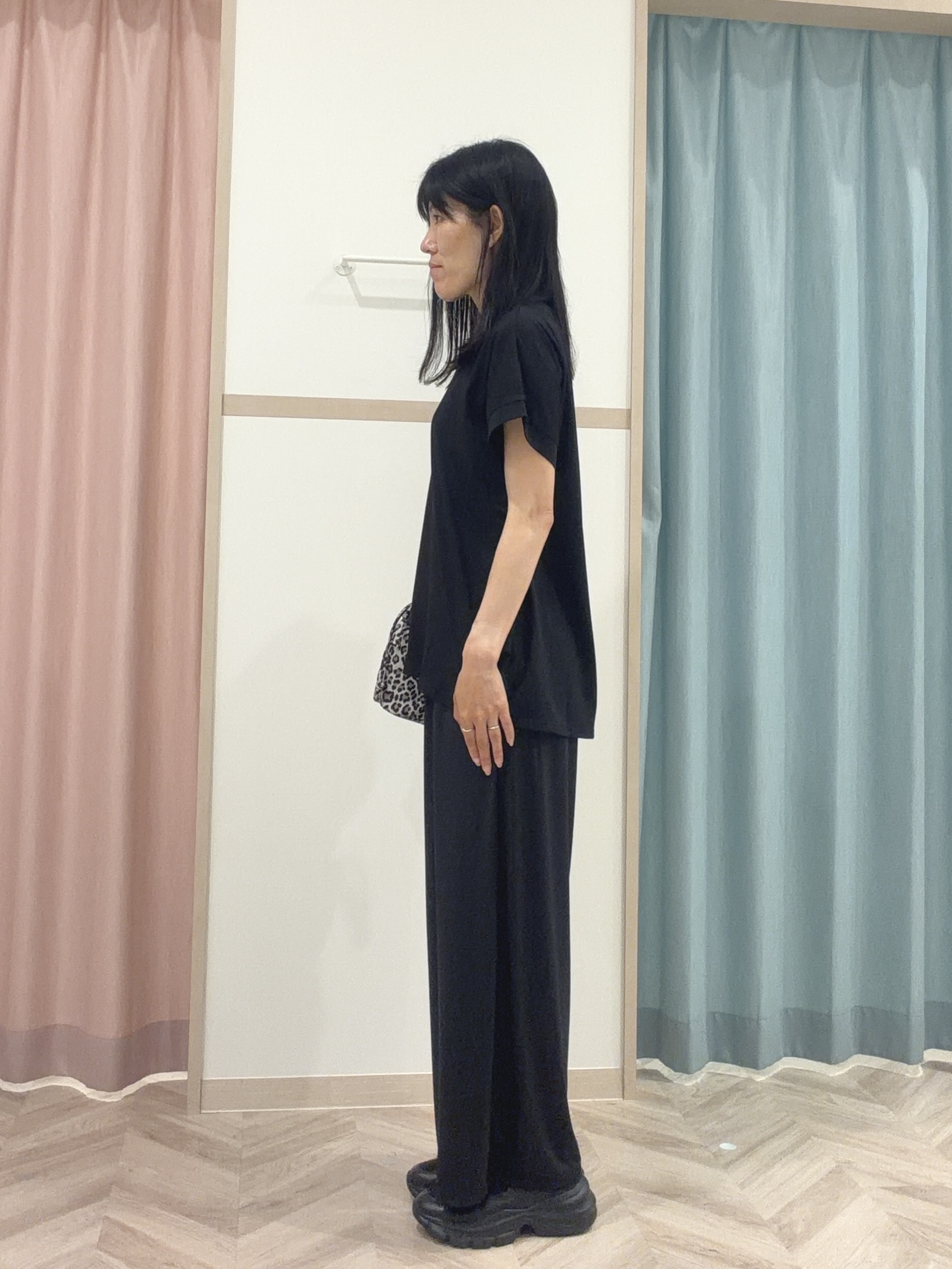 大西直穂さんの「SHOO･LA･RUE｜【汗じみ防止/S-LL/体型カバー/洗濯機可】汗じみが気になりにくい 大人の刺繍ロゴTシャツ」を使ったコーディネート