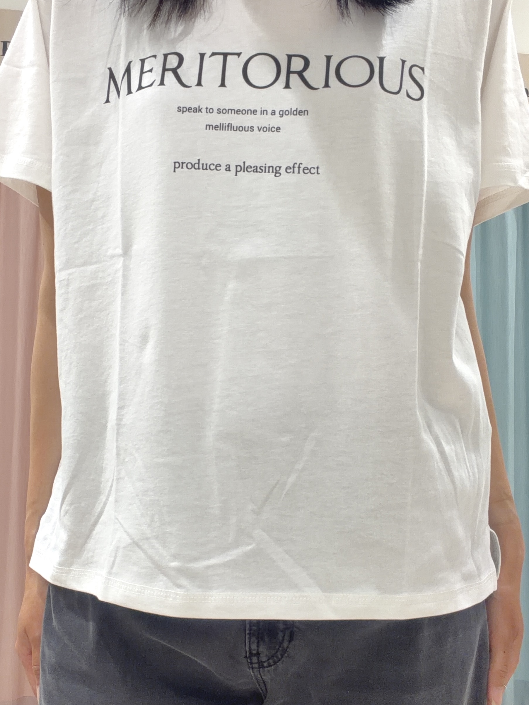 大西直穂さんの「SHOO･LA･RUE｜【S-LL/洗濯機可】大人のベーシックカラープリントTシャツ」を使ったコーディネート