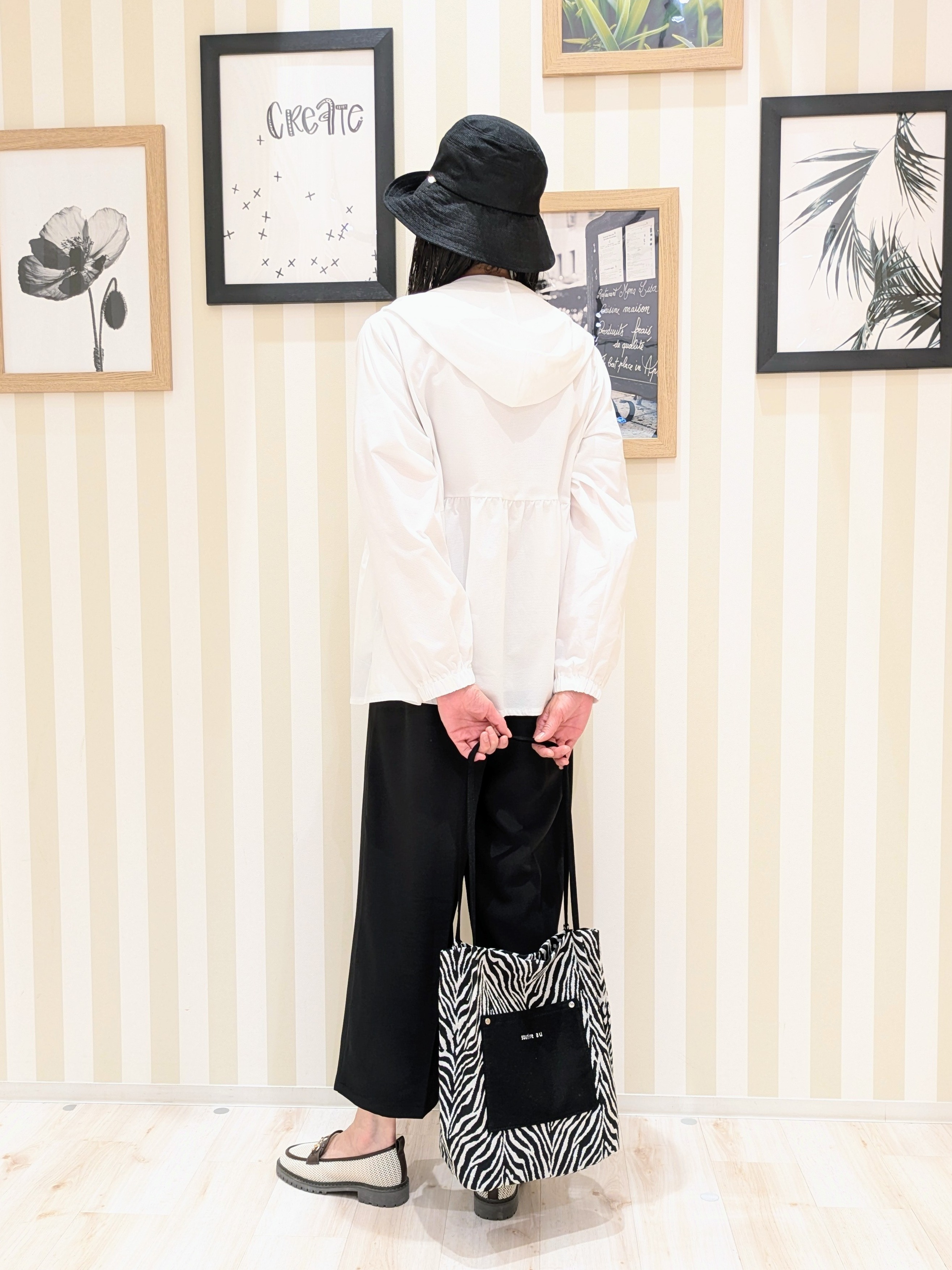 Mikiさんの「SHOO･LA･RUE｜【S-LL/体型カバー】日焼け対策にも女性らしさを UVカットペプラムパーカ」を使ったコーディネート