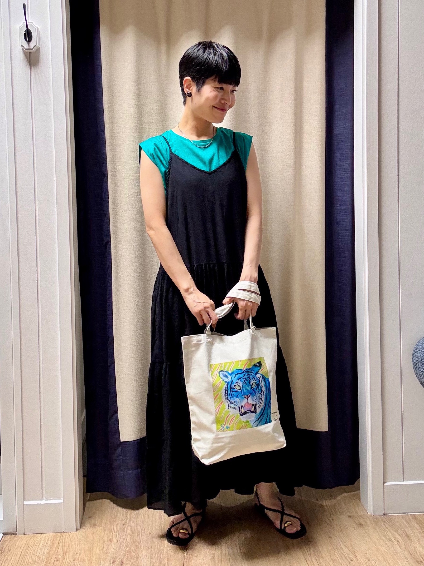 Suzuさんの「Dessin｜【接触冷感/UVカット】美光沢ノースリーブカットソー」を使ったコーディネート