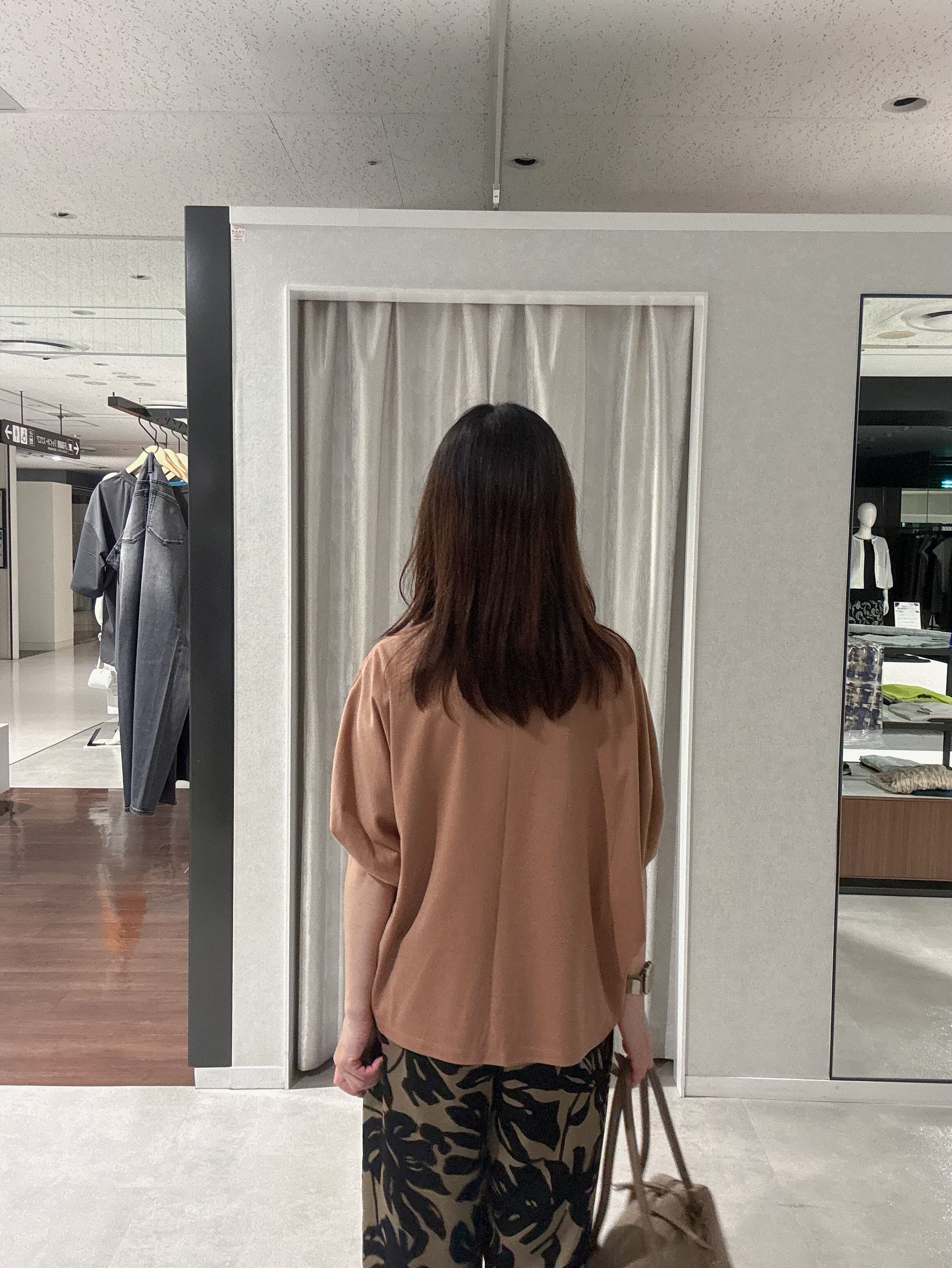 makiさんの「UNTITLED｜【汗染み防止/接触冷感】ドルマンプルオーバー」を使ったコーディネート