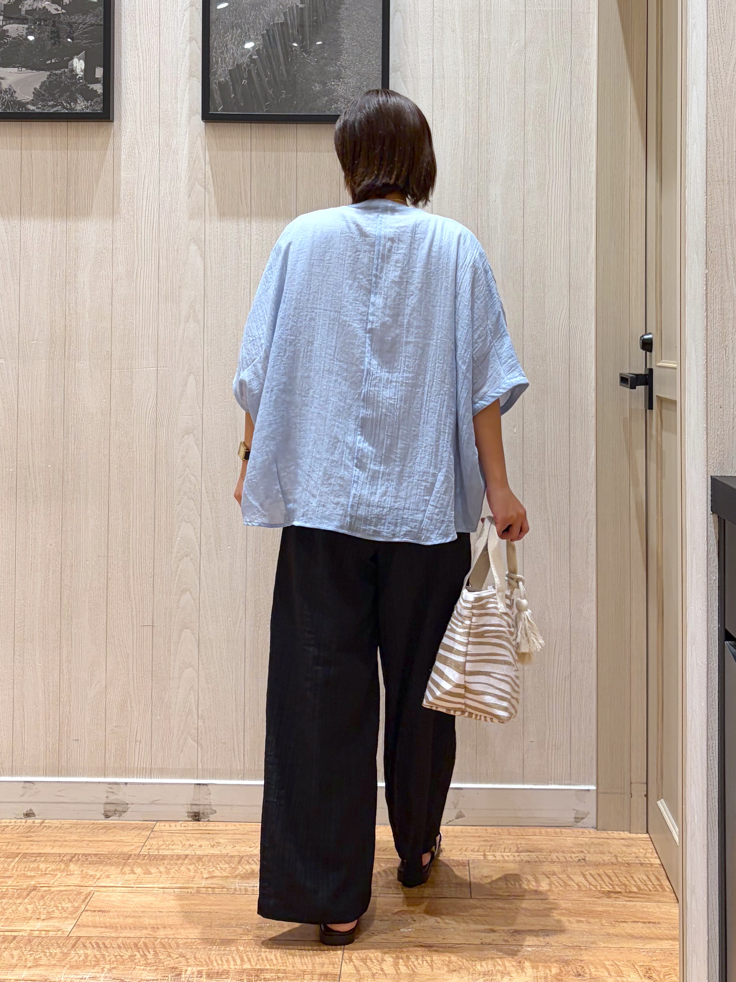 shirayuuuさんの「SHOO･LA･RUE｜【洗濯機可/選べる6色】程よいシアー感が涼し気 ゆったりワッシャードルマンブラウス」を使ったコーディネート