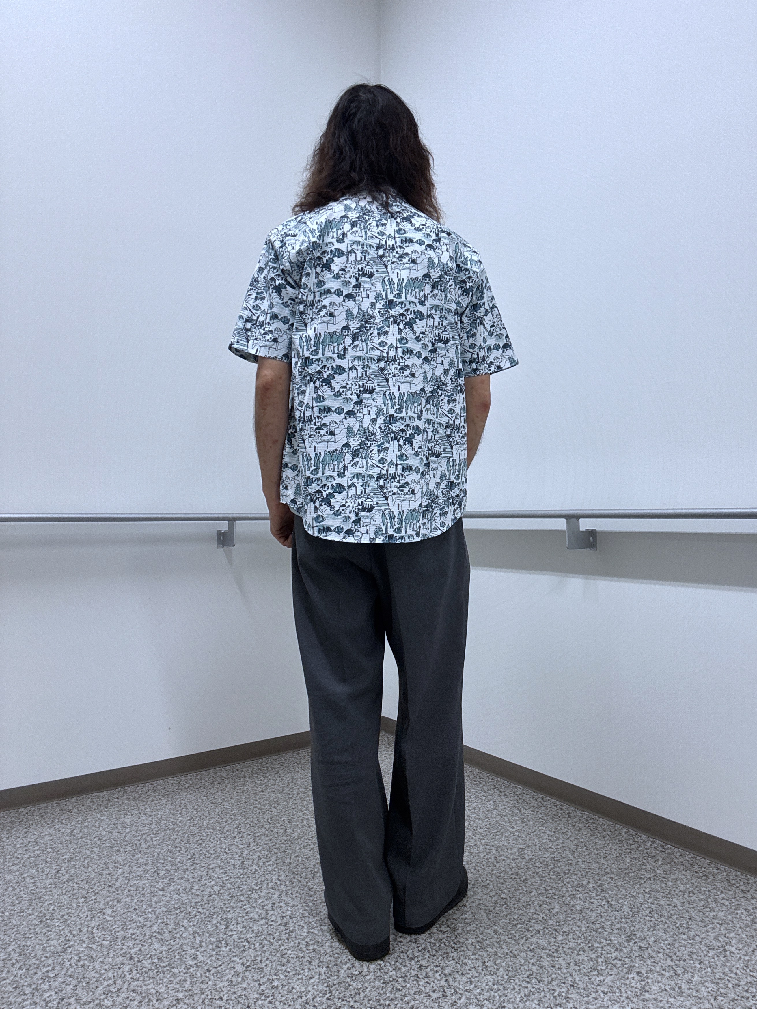 おーのさんの「TAKEO KIKUCHI｜【日本製】DotAir（R）リゾートプリント半袖シャツ」を使ったコーディネート