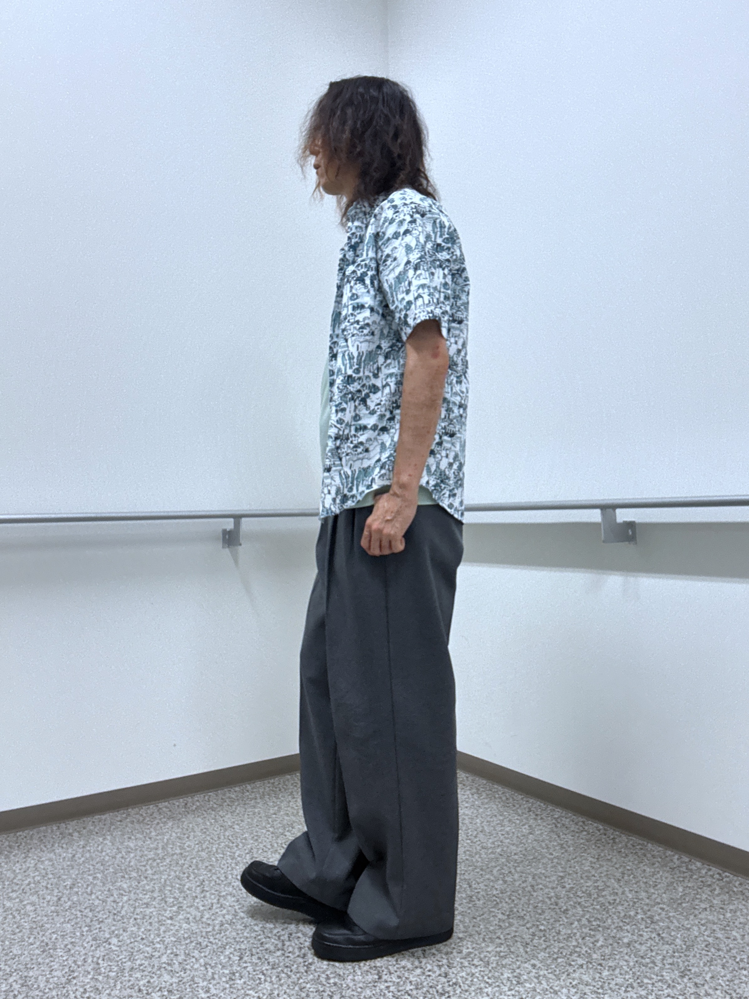 おーのさんの「TAKEO KIKUCHI｜【日本製】DotAir（R）リゾートプリント半袖シャツ」を使ったコーディネート