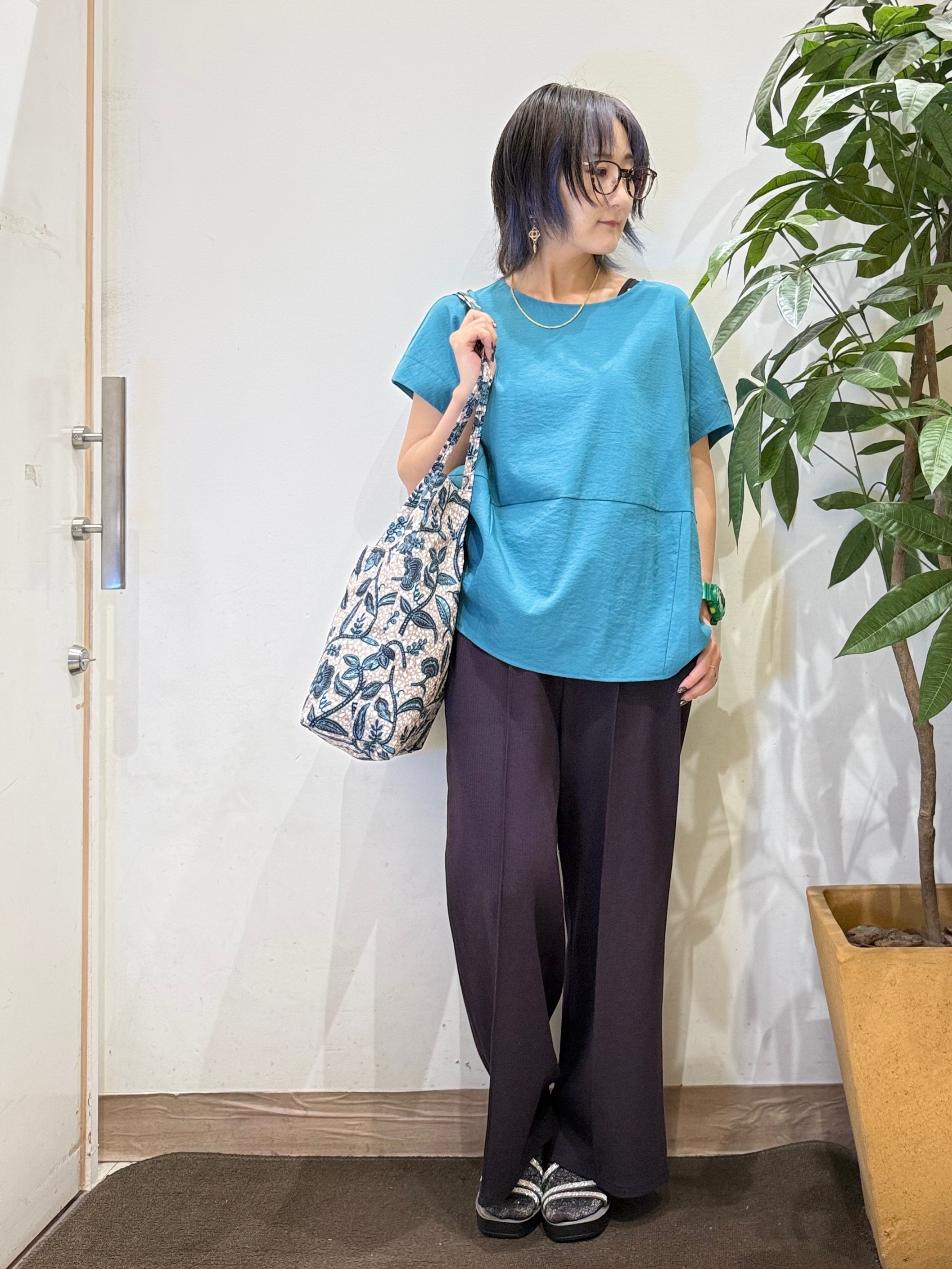 misakiさんの「SHOO･LA･RUE｜【洗濯機可/セットアップ可】軽凛(かろりん) シンプル上品 切替コクーントップス」を使ったコーディネート