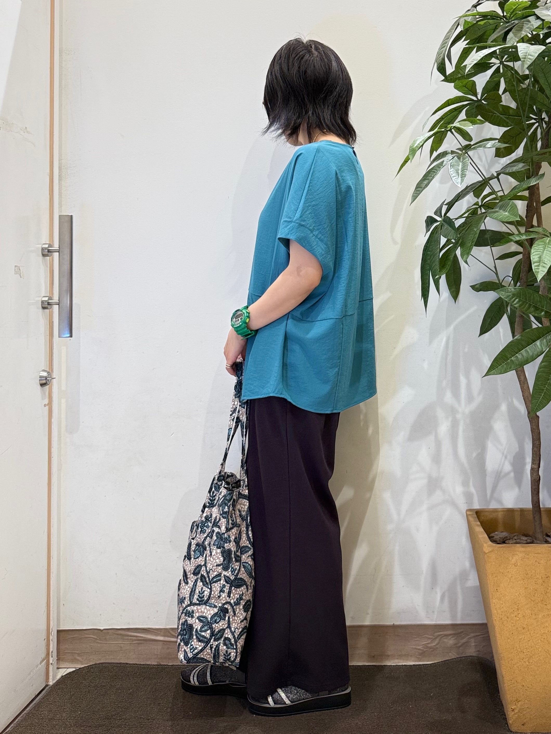 misakiさんの「SHOO･LA･RUE｜【洗濯機可/セットアップ可】軽凛(かろりん) シンプル上品 切替コクーントップス」を使ったコーディネート