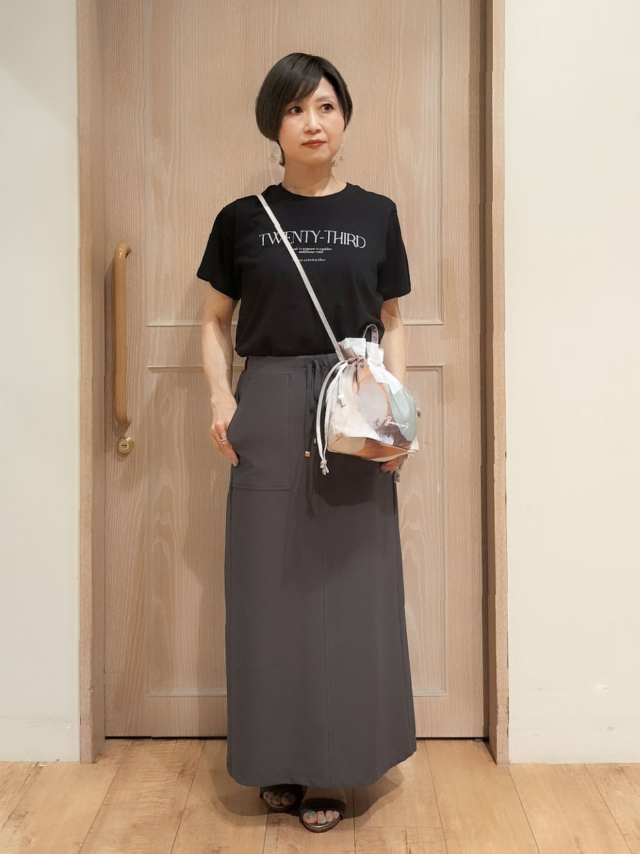 YUKIさんの「SHOO･LA･RUE｜【洗濯機可/体型カバー】二の腕隠れる ゆるっとドルマンバンドカラーシャツ」を使ったコーディネート