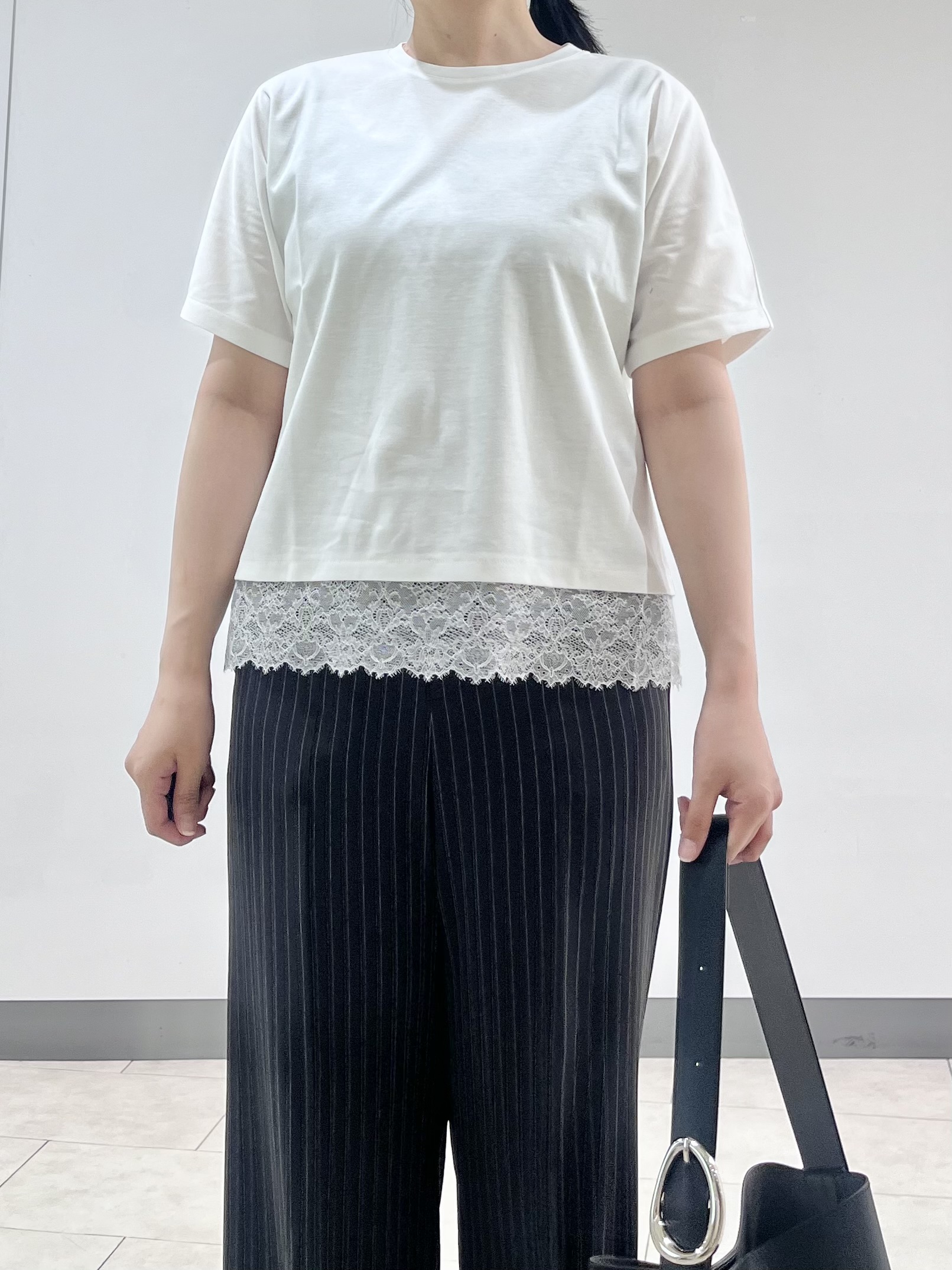 hasuさんの「INDIVI｜【汗ジミ防止／接触冷感】裾レースドルマンTシャツ」を使ったコーディネート