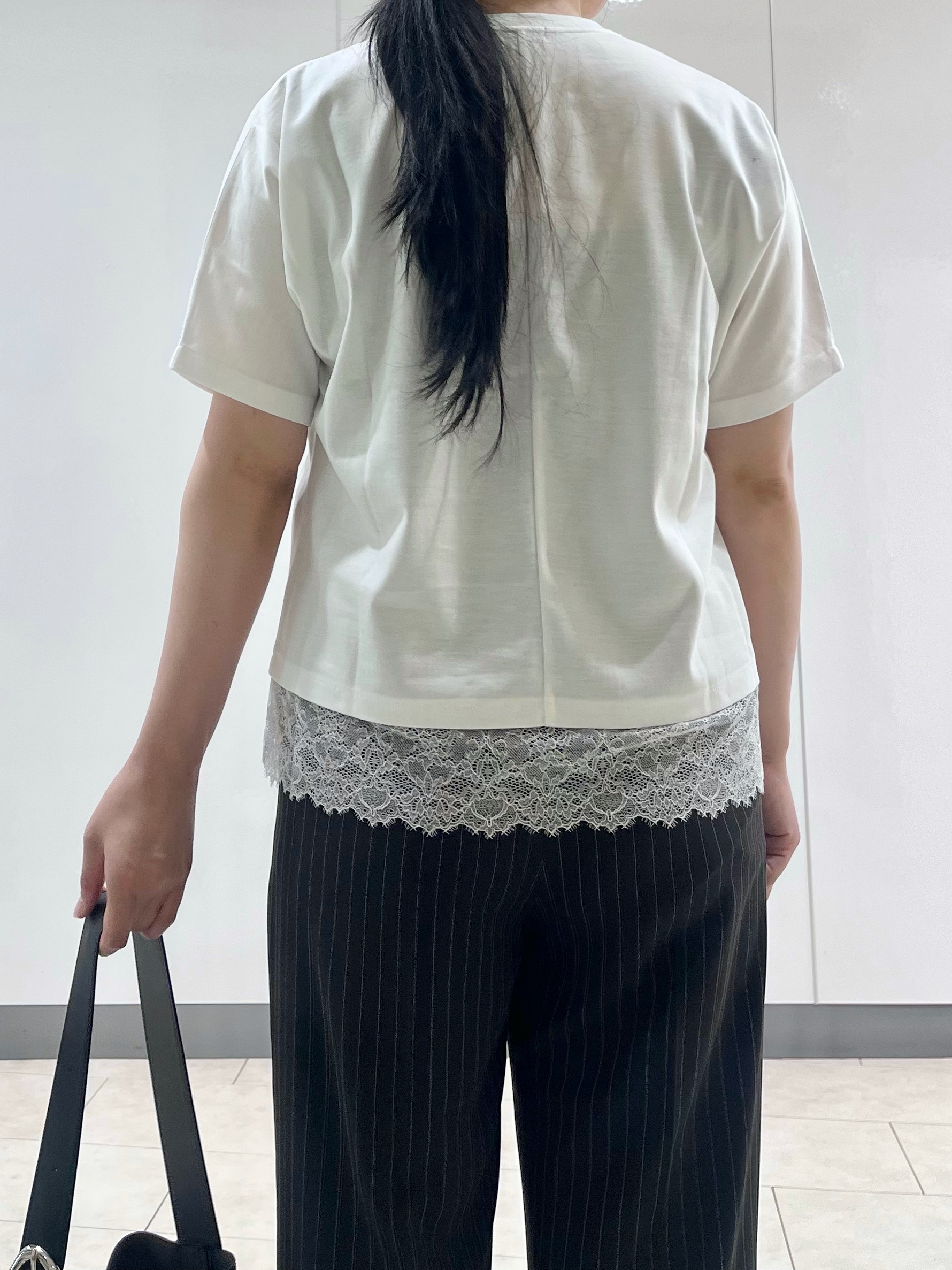 hasuさんの「INDIVI｜【汗ジミ防止／接触冷感】裾レースドルマンTシャツ」を使ったコーディネート