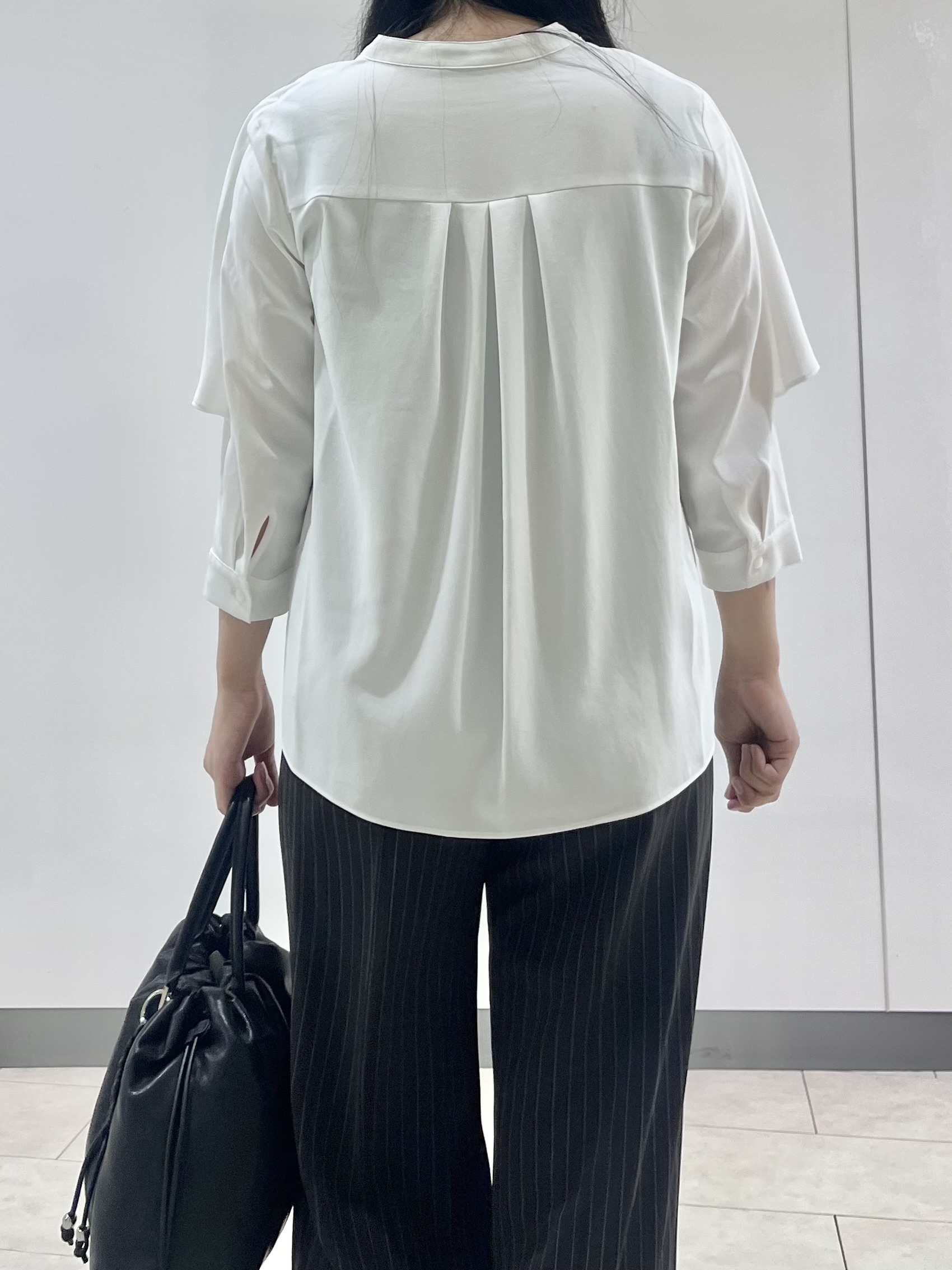 hasuさんの「INDIVI｜【羽織りにも！/UVケア/着る日傘】ケープ風ブラウス」を使ったコーディネート