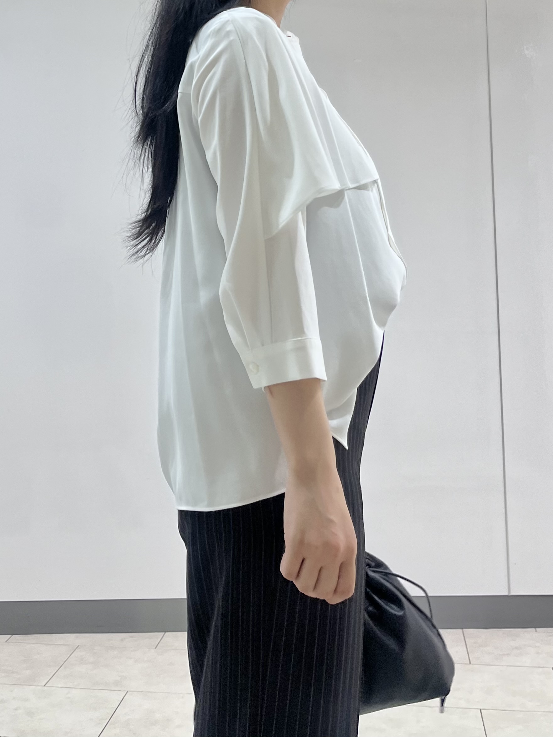 hasuさんの「INDIVI｜【羽織りにも！/UVケア/着る日傘】ケープ風ブラウス」を使ったコーディネート