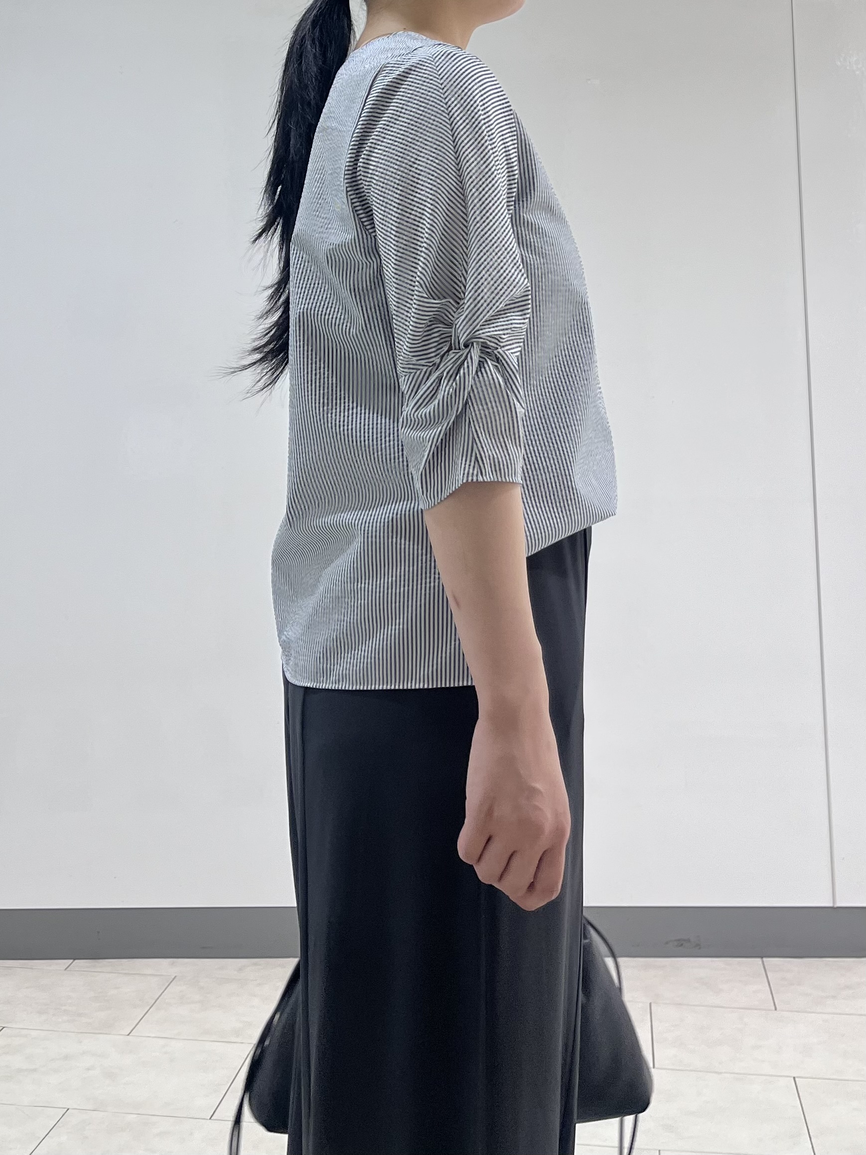 hasuさんの「INDIVI｜【洗える／UVケア】ねじり袖サッカートップス」を使ったコーディネート