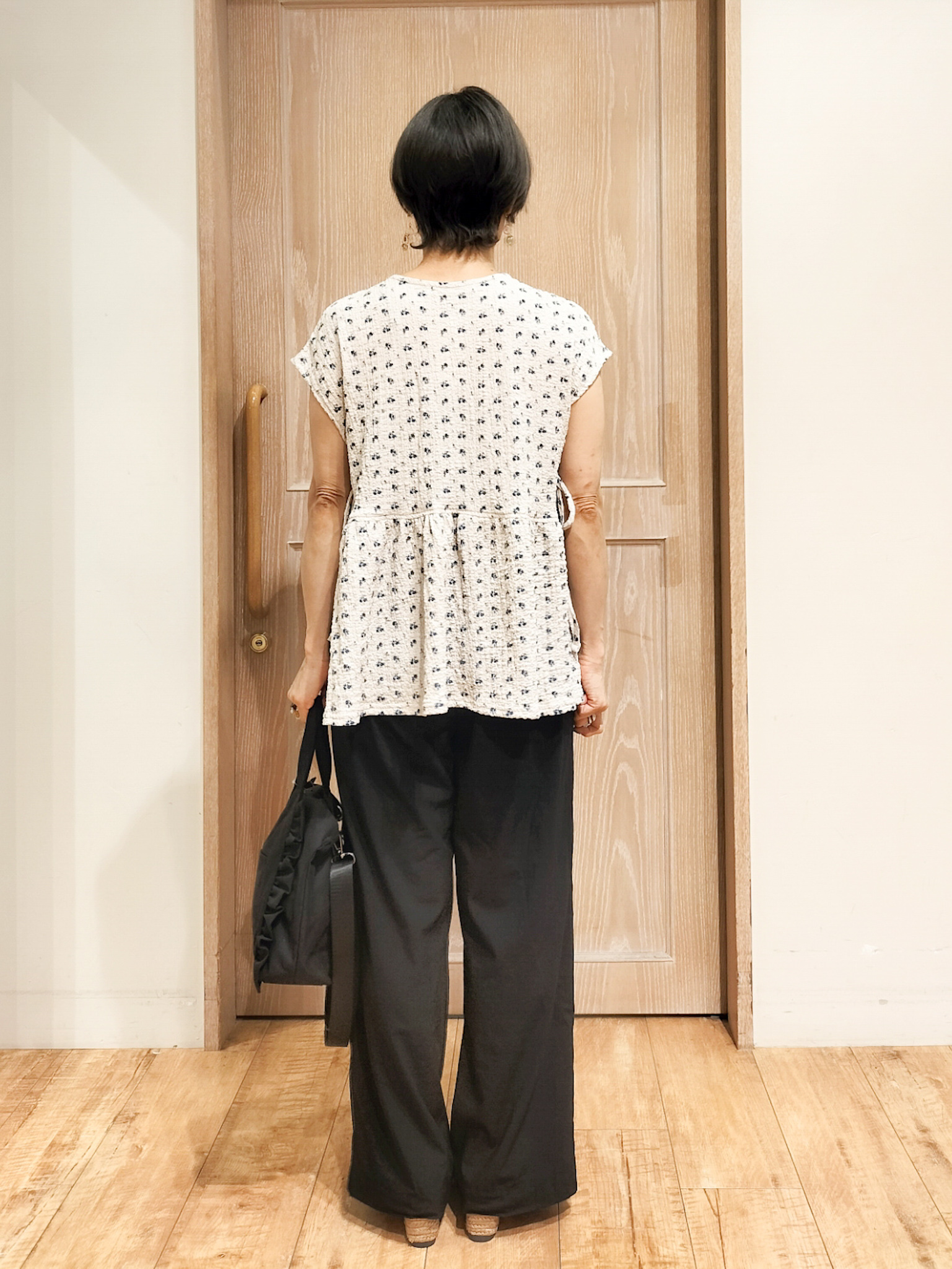 YUKIさんの「SHOO･LA･RUE｜【S-LL/洗濯機可】サイドリボン付き ポコポコペプラムトップス」を使ったコーディネート