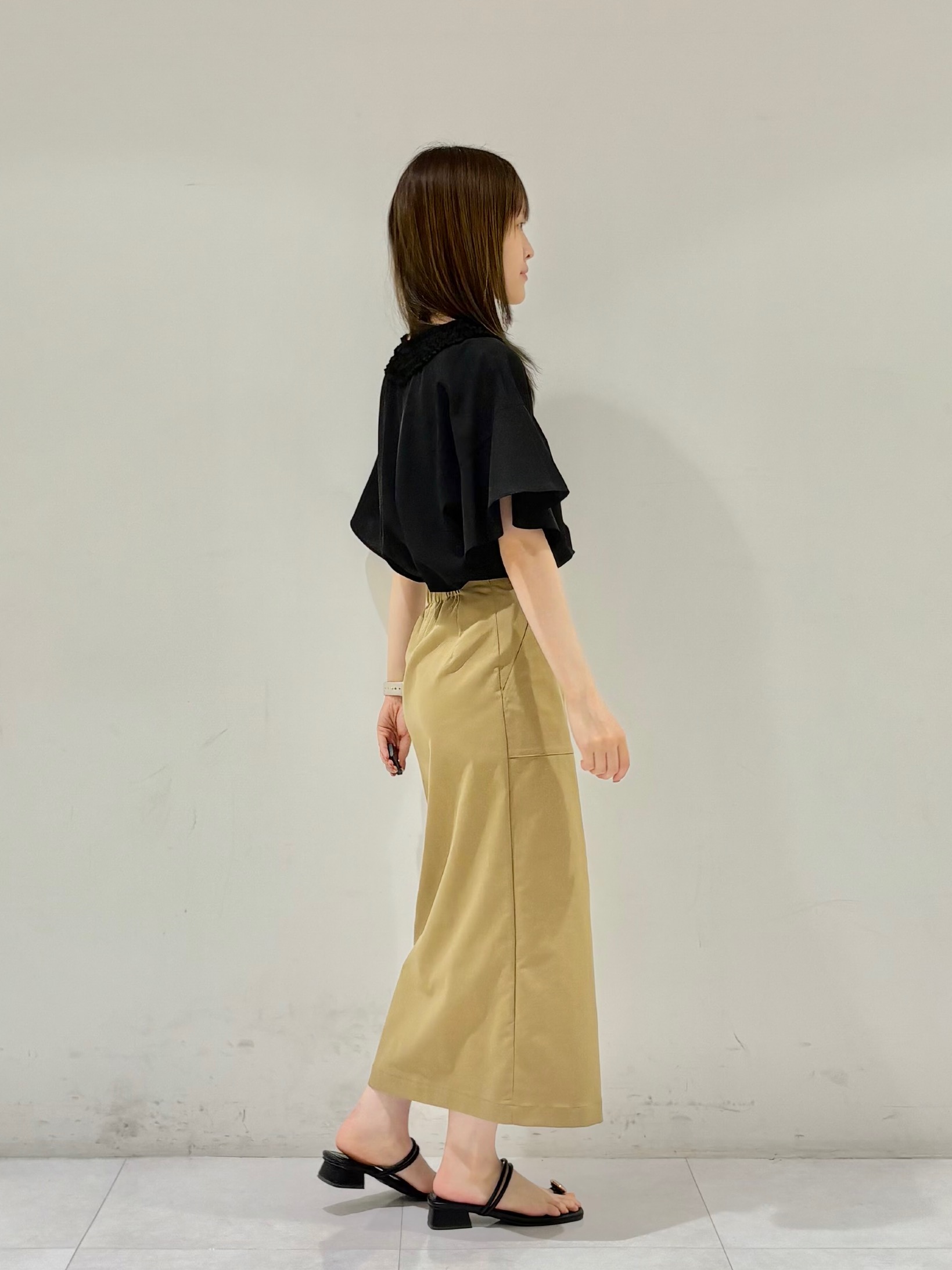 kyokaさんの「UNTITLED｜【接触冷感/通気性/洗える】Vネックフリルブラウス」を使ったコーディネート
