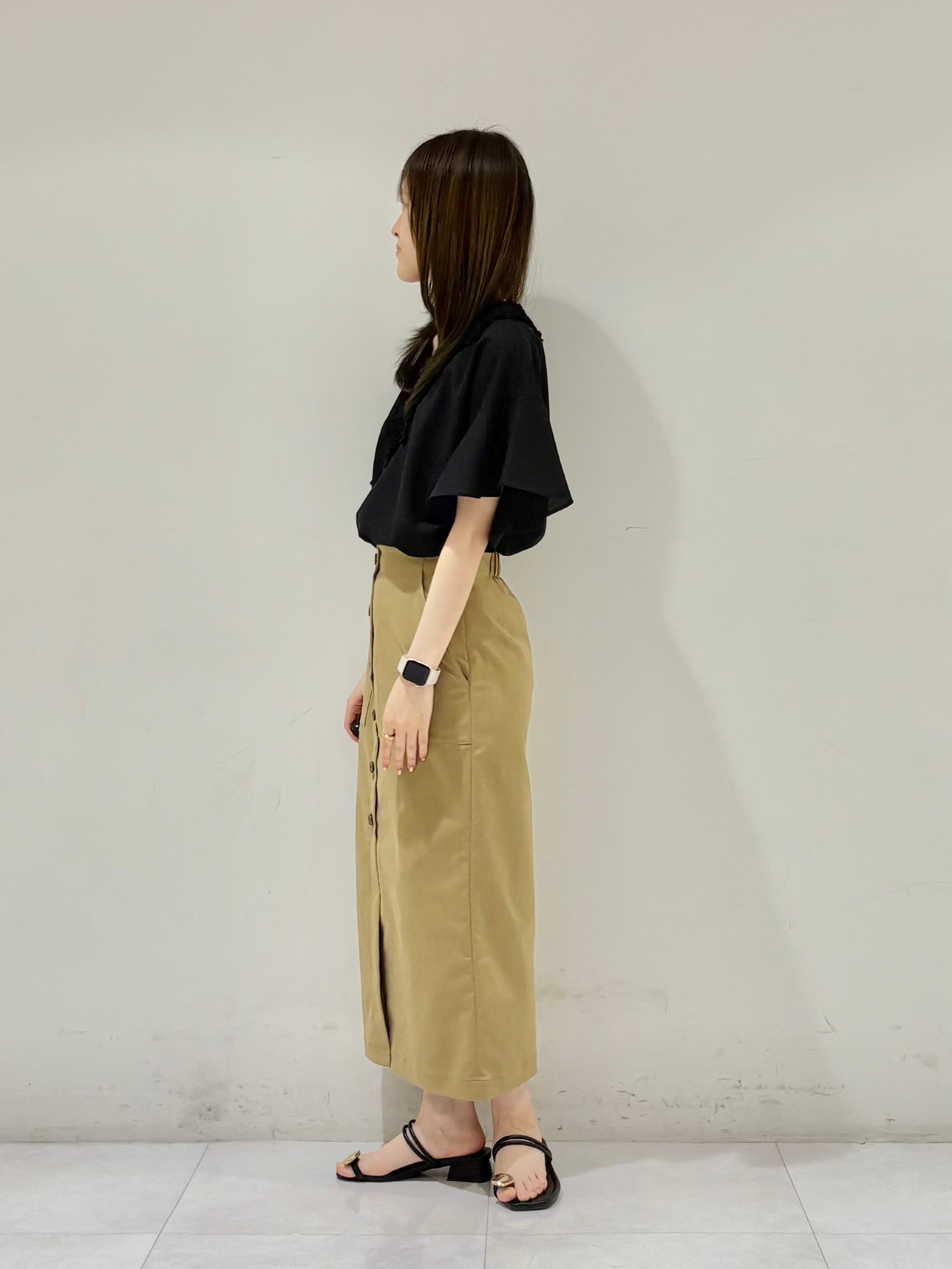 kyokaさんの「UNTITLED｜【接触冷感/通気性/洗える】Vネックフリルブラウス」を使ったコーディネート