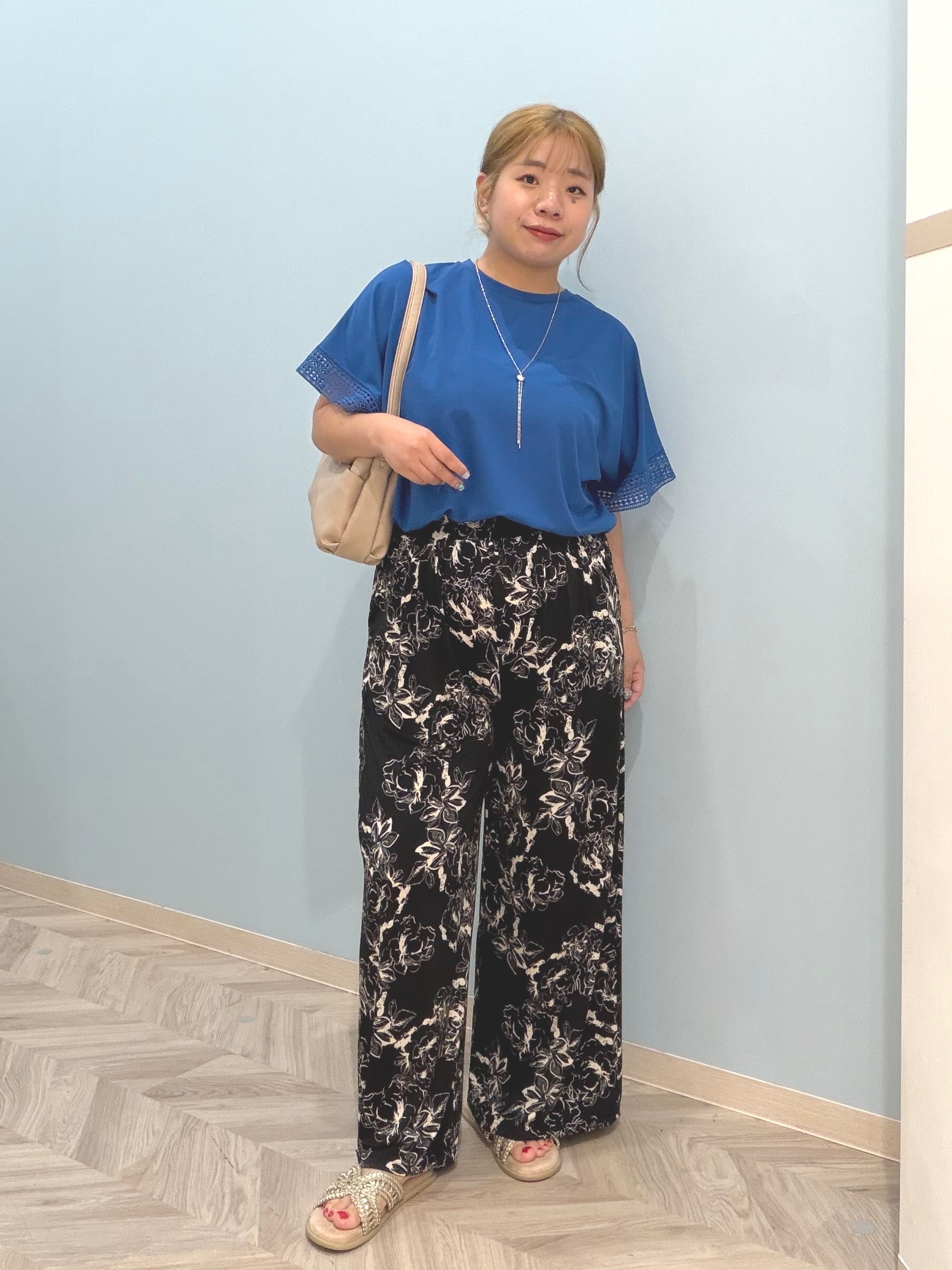 まちゃんなちゃんさんの「SHOO･LA･RUE｜【UV/洗濯機可/体型カバー】ヒップ周りが隠せる お袖レースTシャツ」を使ったコーディネート