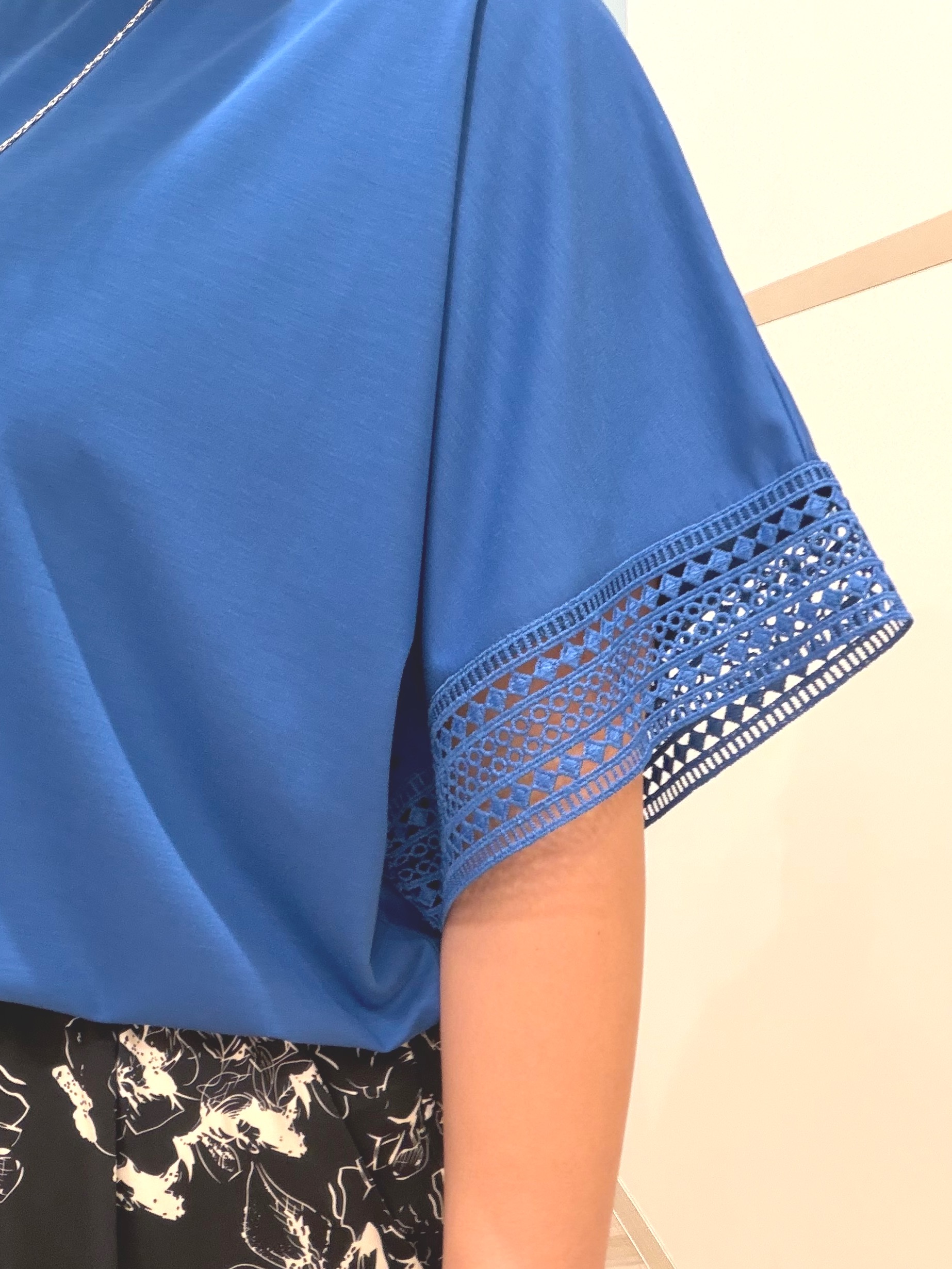 まちゃんなちゃんさんの「SHOO･LA･RUE｜【UV/洗濯機可/体型カバー】ヒップ周りが隠せる お袖レースTシャツ」を使ったコーディネート