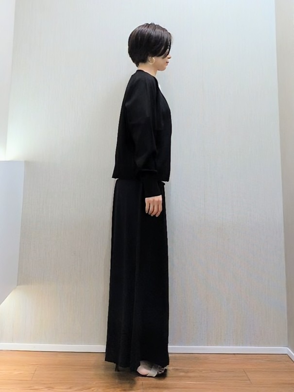 ミズタさんの「UNTITLED｜【アンサンブル可/日除け・冷房対策】シアーレーヨンZIPカーディガン」を使ったコーディネート