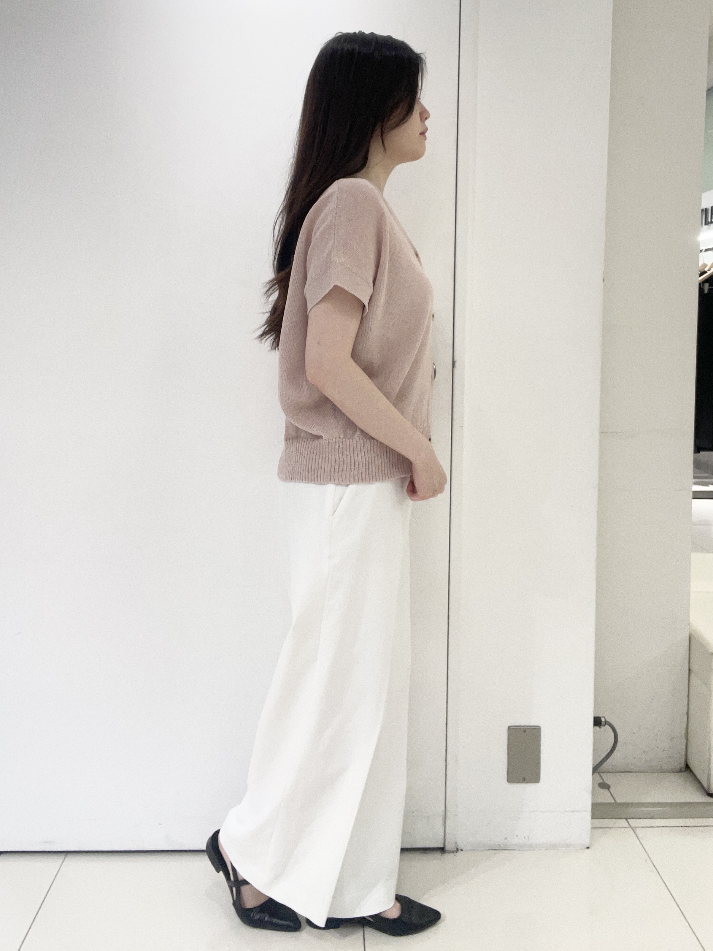 moeさんの「UNTITLED｜【洗える/清涼感】ドライタッチスリーブレスカーディガン」を使ったコーディネート